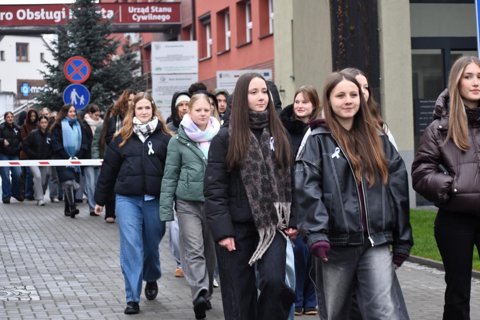 Zdjęcie w galerii na portalu naszwodzislaw.com: Wodzisław Śląski. Marsz białej wstążki przeszedł ulicami miasta [FOTO] wiadomości z regionu