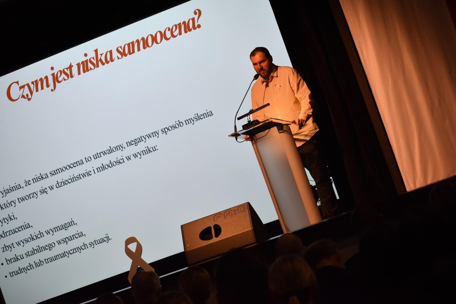 Zdjęcie w galerii na portalu naszwodzislaw.com: Wodzisław Śląski. Marsz białej wstążki przeszedł ulicami miasta [FOTO] wiadomości z regionu