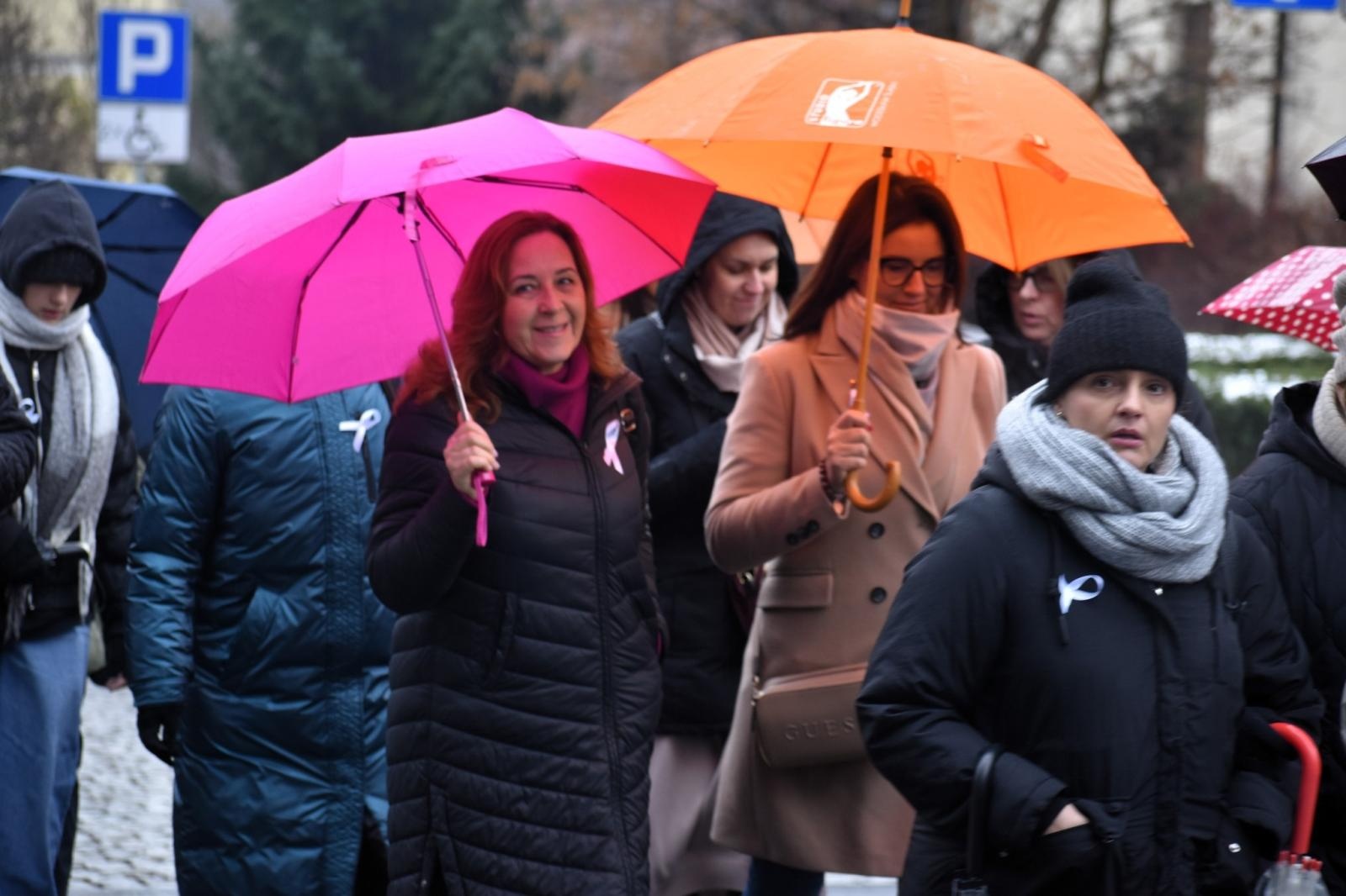 Zdjęcie w galerii na portalu naszwodzislaw.com: Wodzisław Śląski. Marsz białej wstążki przeszedł ulicami miasta [FOTO] wiadomości z regionu