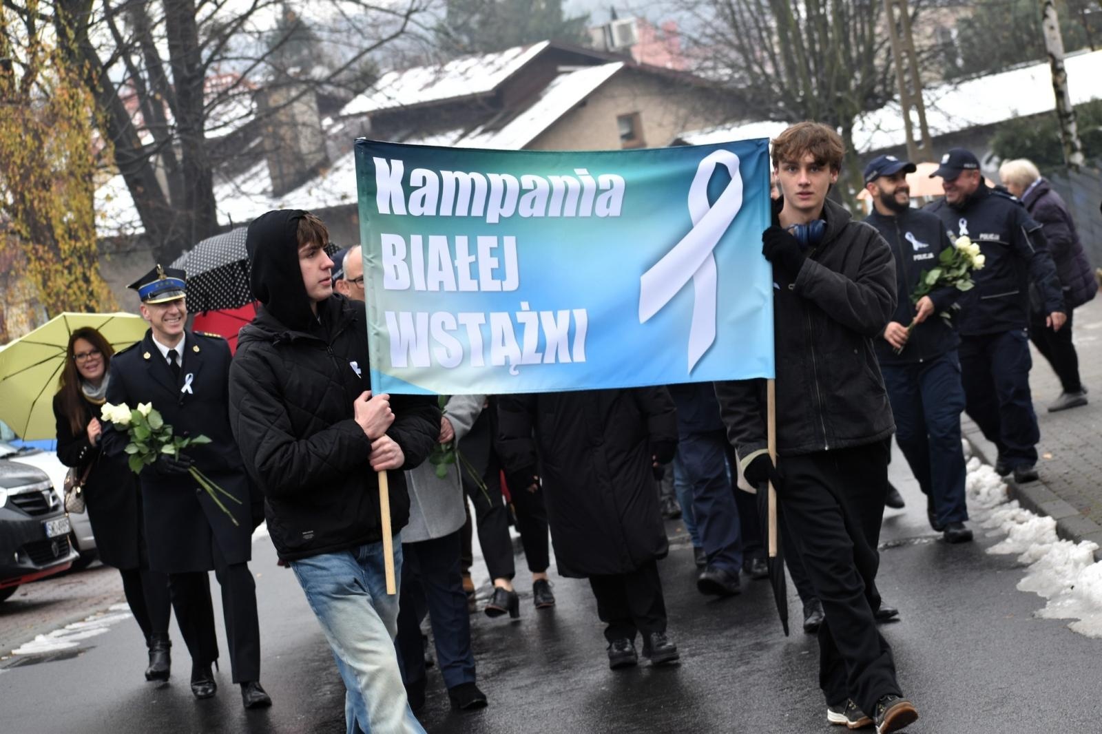 Zdjęcie w galerii na portalu naszwodzislaw.com: Wodzisław Śląski. Marsz białej wstążki przeszedł ulicami miasta [FOTO] wiadomości z regionu