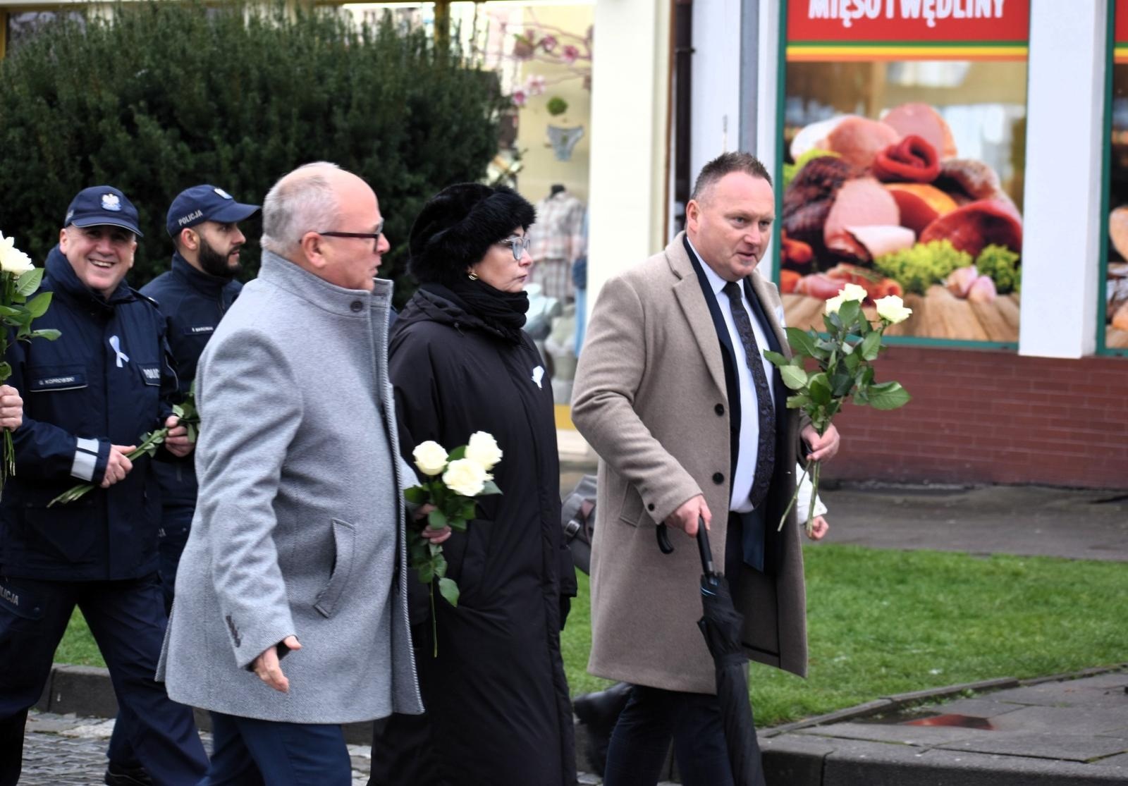 Zdjęcie w galerii na portalu naszwodzislaw.com: Wodzisław Śląski. Marsz białej wstążki przeszedł ulicami miasta [FOTO] wiadomości z regionu