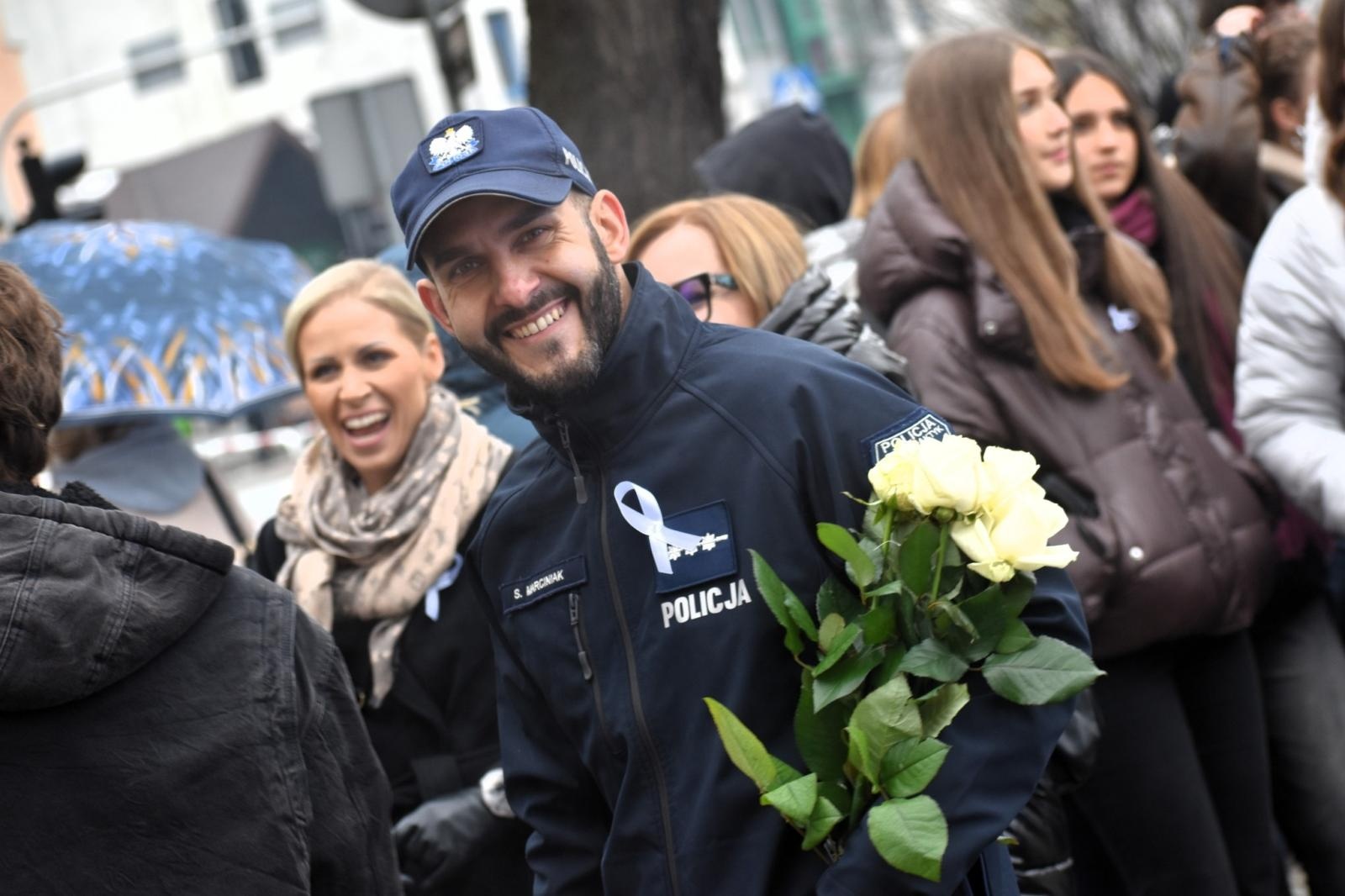 Zdjęcie w galerii na portalu naszwodzislaw.com: Wodzisław Śląski. Marsz białej wstążki przeszedł ulicami miasta [FOTO] wiadomości z regionu