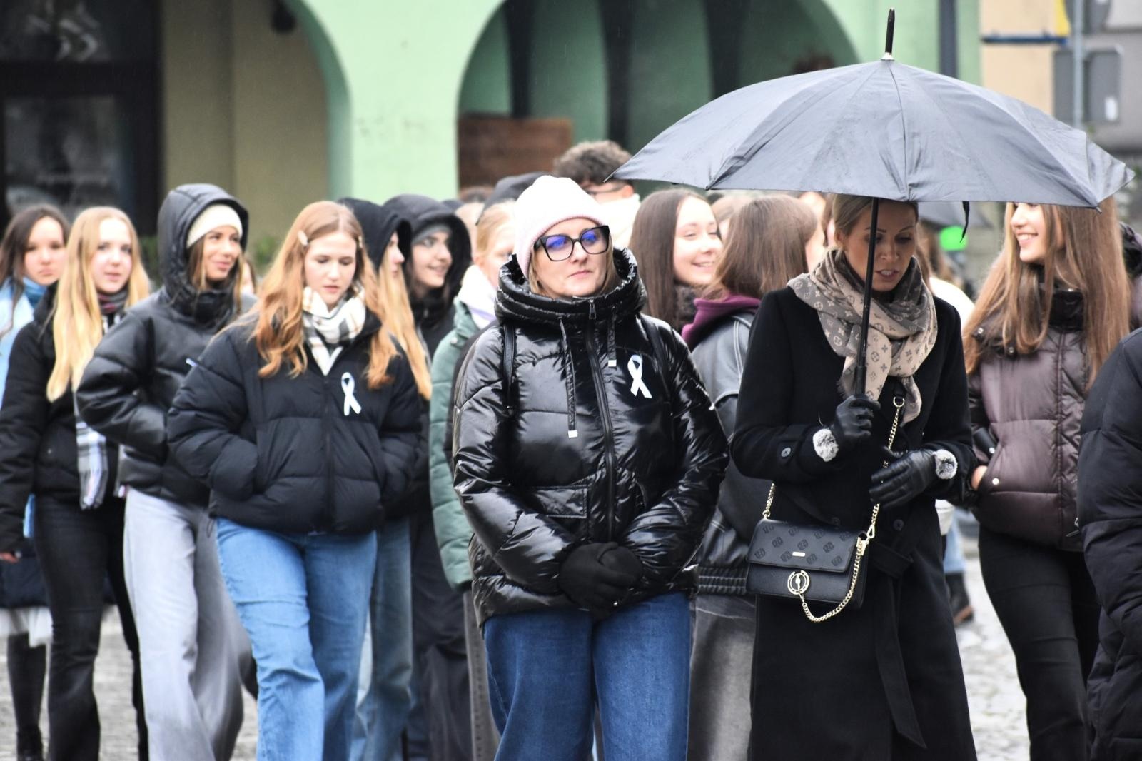 Zdjęcie w galerii na portalu naszwodzislaw.com: Wodzisław Śląski. Marsz białej wstążki przeszedł ulicami miasta [FOTO] wiadomości z regionu