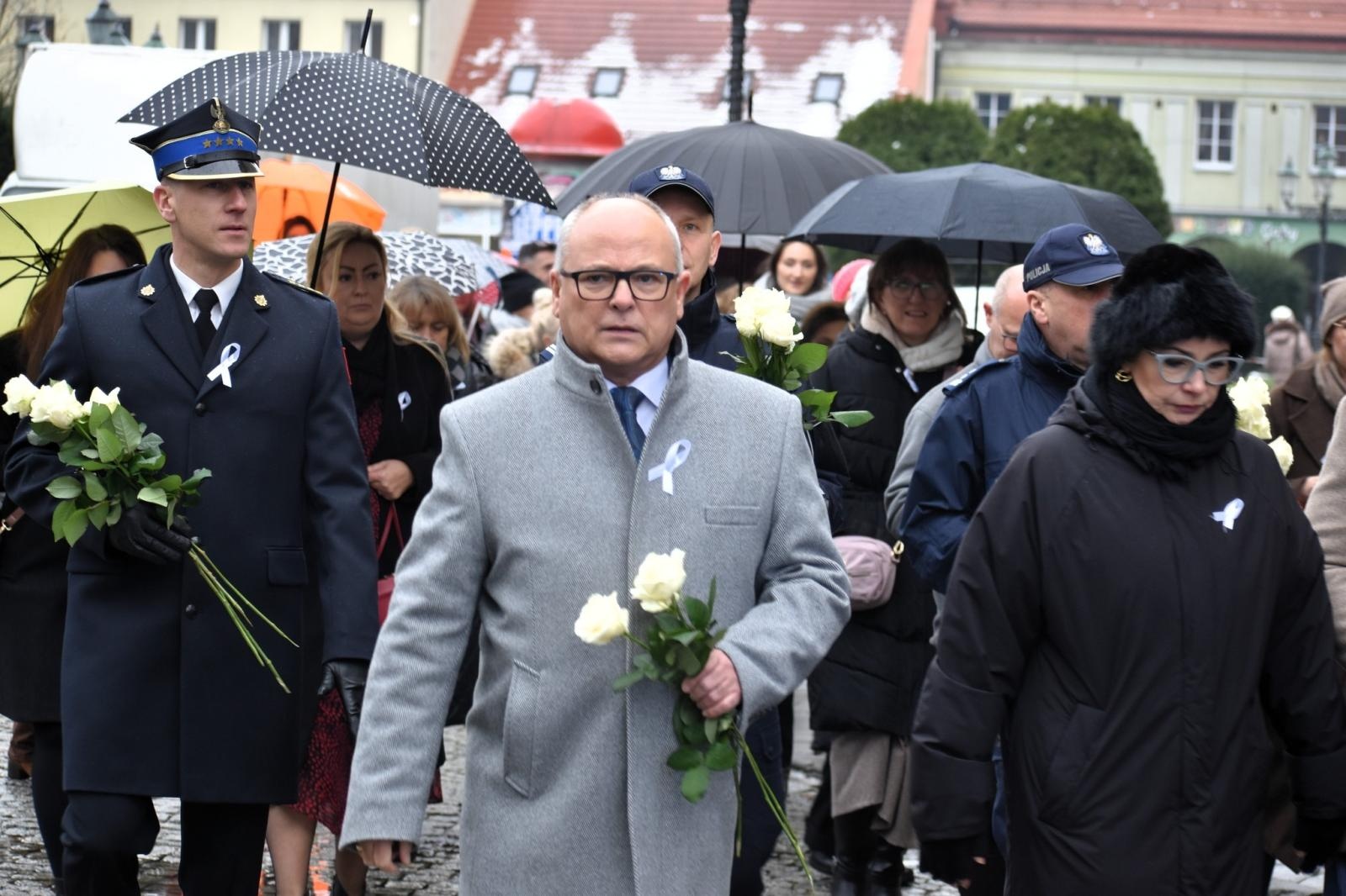 Zdjęcie w galerii na portalu naszwodzislaw.com: Wodzisław Śląski. Marsz białej wstążki przeszedł ulicami miasta [FOTO] wiadomości z regionu