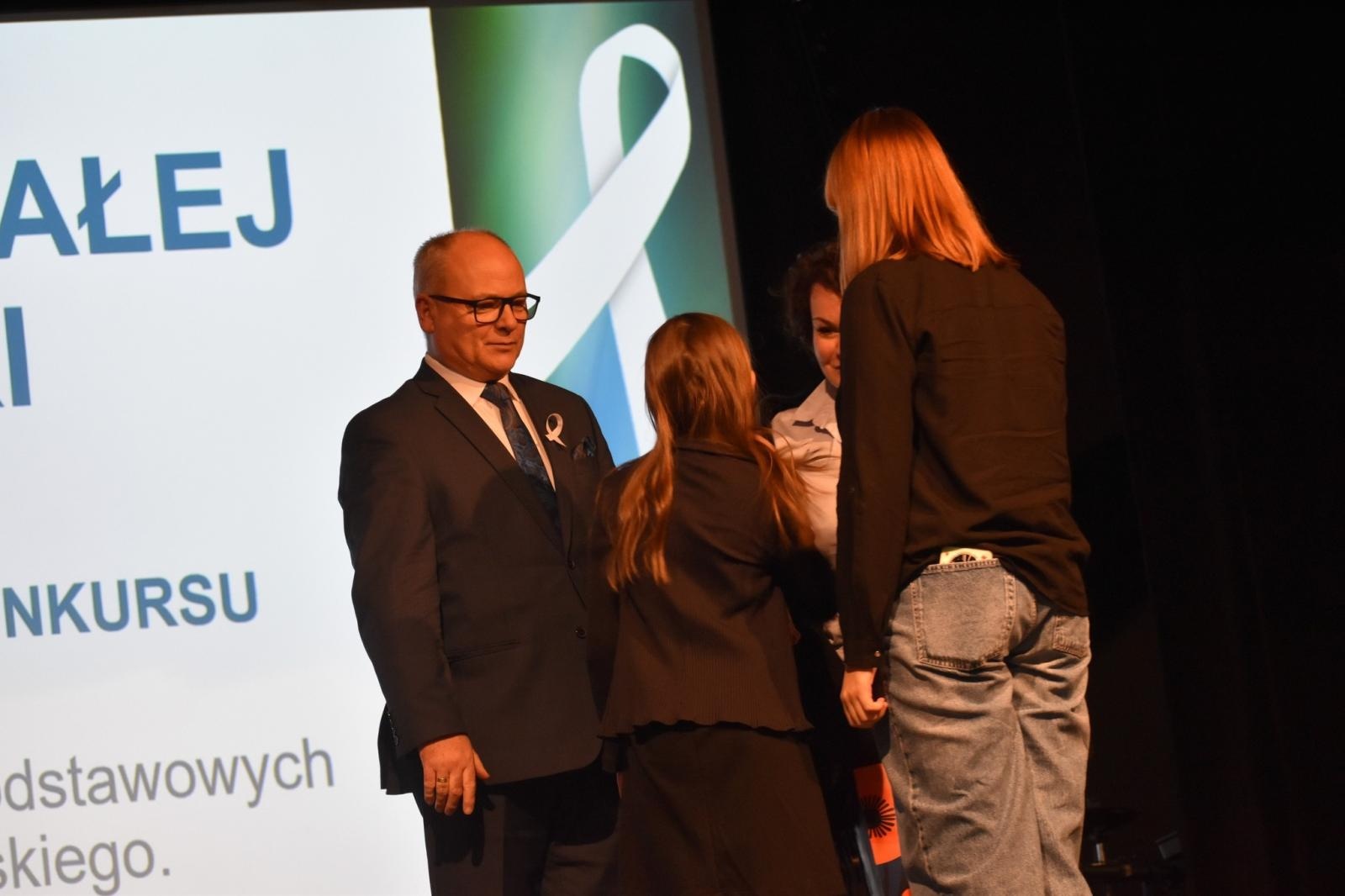 Zdjęcie w galerii na portalu naszwodzislaw.com: Wodzisław Śląski. Marsz białej wstążki przeszedł ulicami miasta [FOTO] wiadomości z regionu