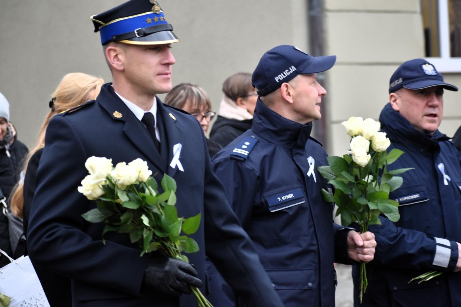 Zdjęcie w galerii na portalu naszwodzislaw.com: Wodzisław Śląski. Marsz białej wstążki przeszedł ulicami miasta [FOTO] wiadomości z regionu