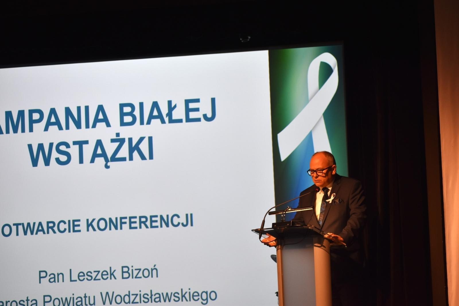 Zdjęcie w galerii na portalu naszwodzislaw.com: Wodzisław Śląski. Marsz białej wstążki przeszedł ulicami miasta [FOTO] wiadomości z regionu