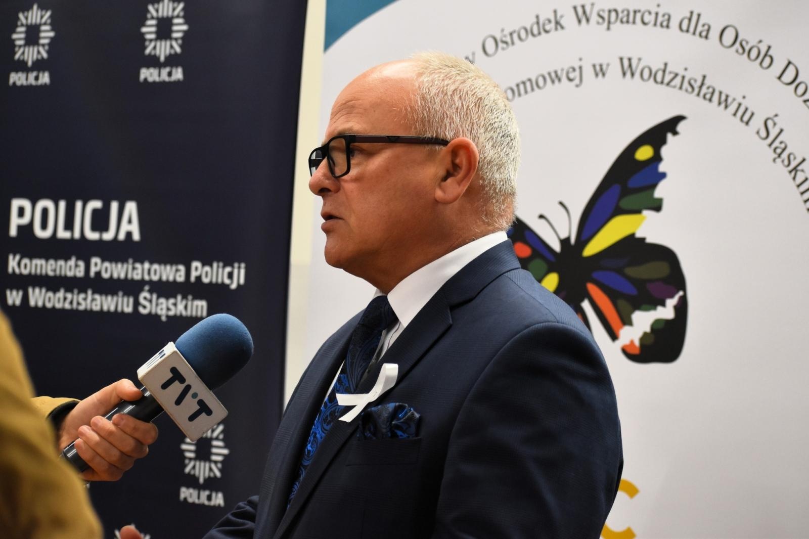 Zdjęcie w galerii na portalu naszwodzislaw.com: Wodzisław Śląski. Marsz białej wstążki przeszedł ulicami miasta [FOTO] wiadomości z regionu
