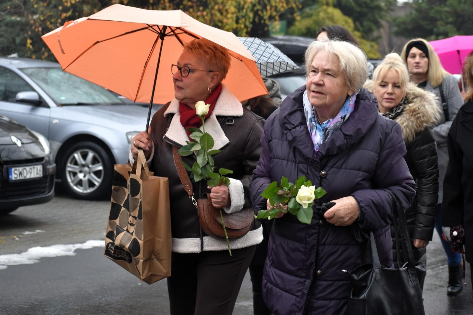Zdjęcie w galerii na portalu naszwodzislaw.com: Wodzisław Śląski. Marsz białej wstążki przeszedł ulicami miasta [FOTO] wiadomości z regionu