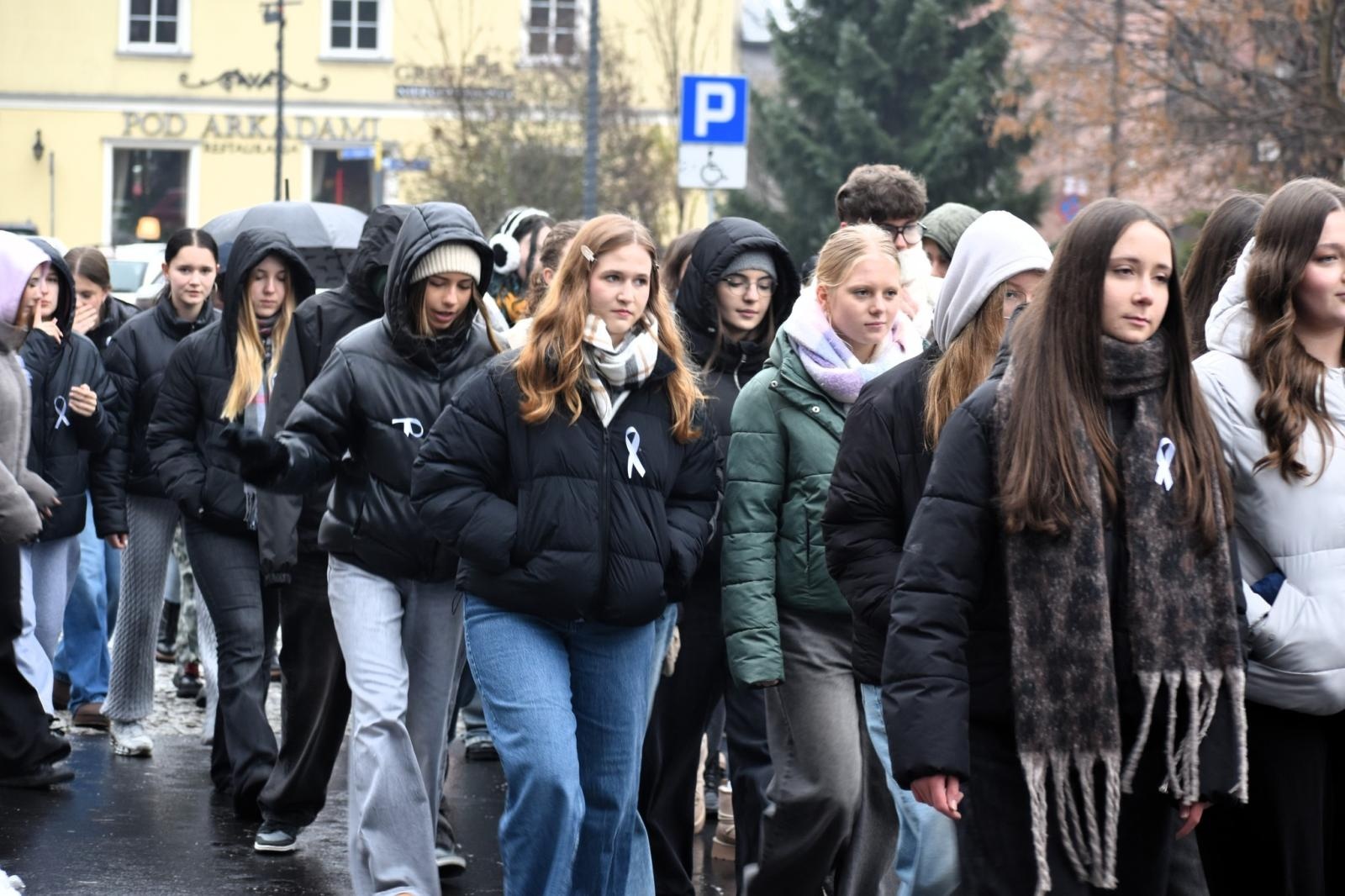 Zdjęcie w galerii na portalu naszwodzislaw.com: Wodzisław Śląski. Marsz białej wstążki przeszedł ulicami miasta [FOTO] wiadomości z regionu