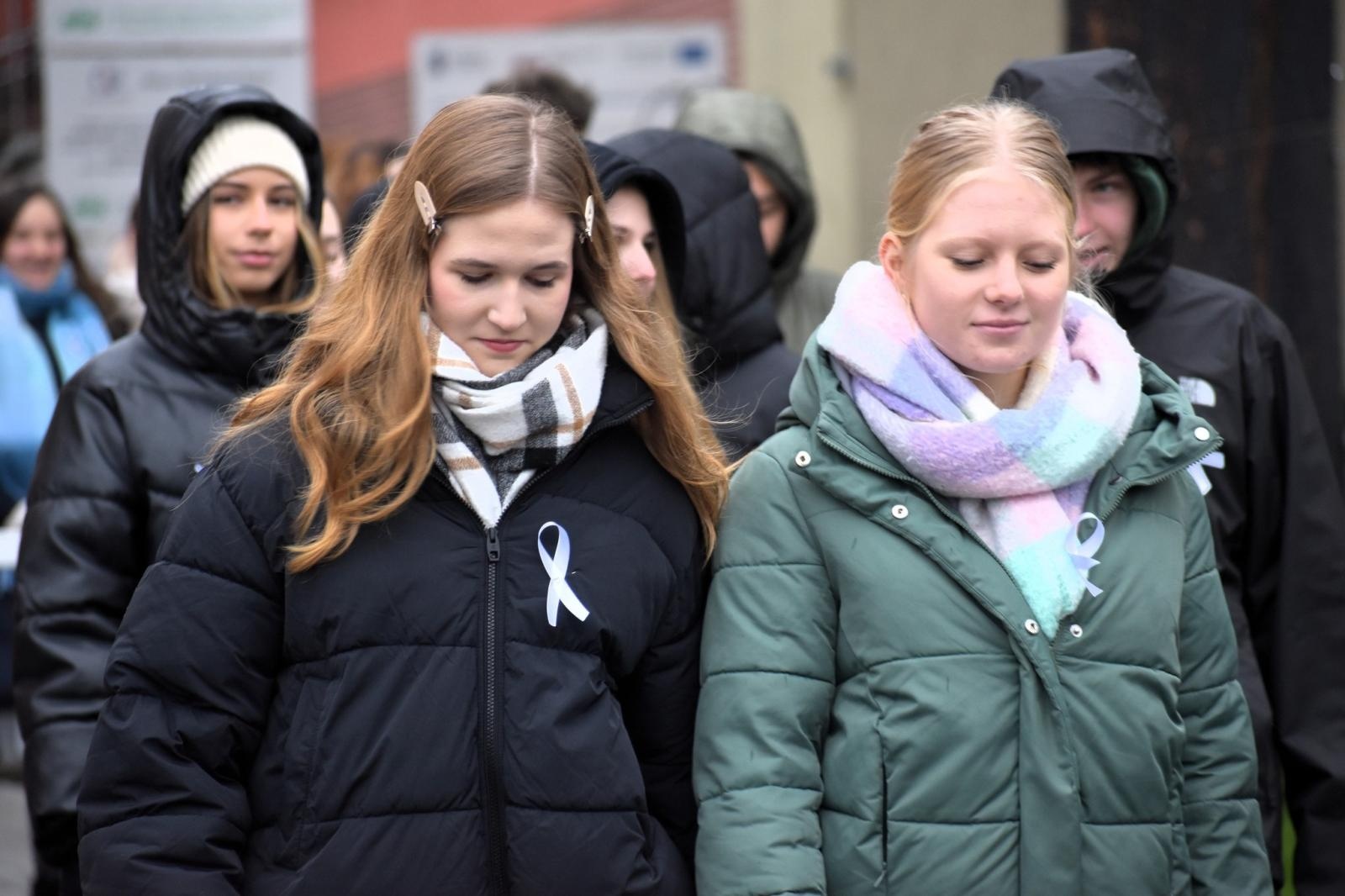 Zdjęcie w galerii na portalu naszwodzislaw.com: Wodzisław Śląski. Marsz białej wstążki przeszedł ulicami miasta [FOTO] wiadomości z regionu