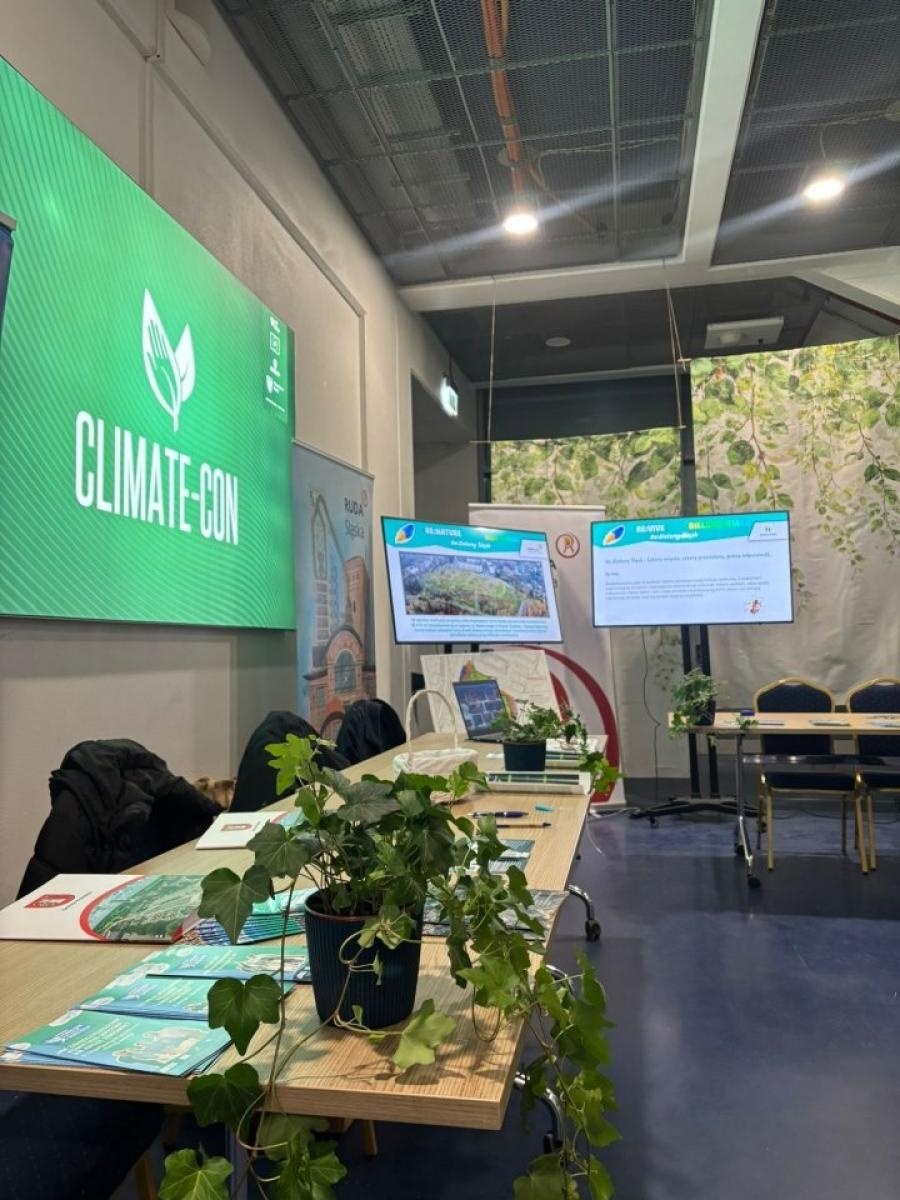 Zdjęcie w galerii na portalu naszwodzislaw.com: Climate-Con 2025. Wielki sukces rydułtowskiej młodzieży podczas finału debat oksfordzkich wiadomości z regionu