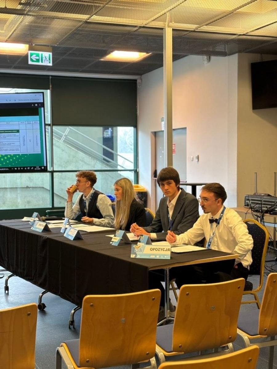 Zdjęcie w galerii na portalu naszwodzislaw.com: Climate-Con 2025. Wielki sukces rydułtowskiej młodzieży podczas finału debat oksfordzkich wiadomości z regionu