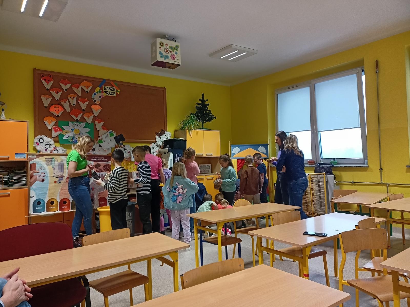 Zdjęcie w galerii na portalu naszwodzislaw.com: Warsztaty ekologiczne w Szkole Podstawowej w Mszanie wiadomości z regionu