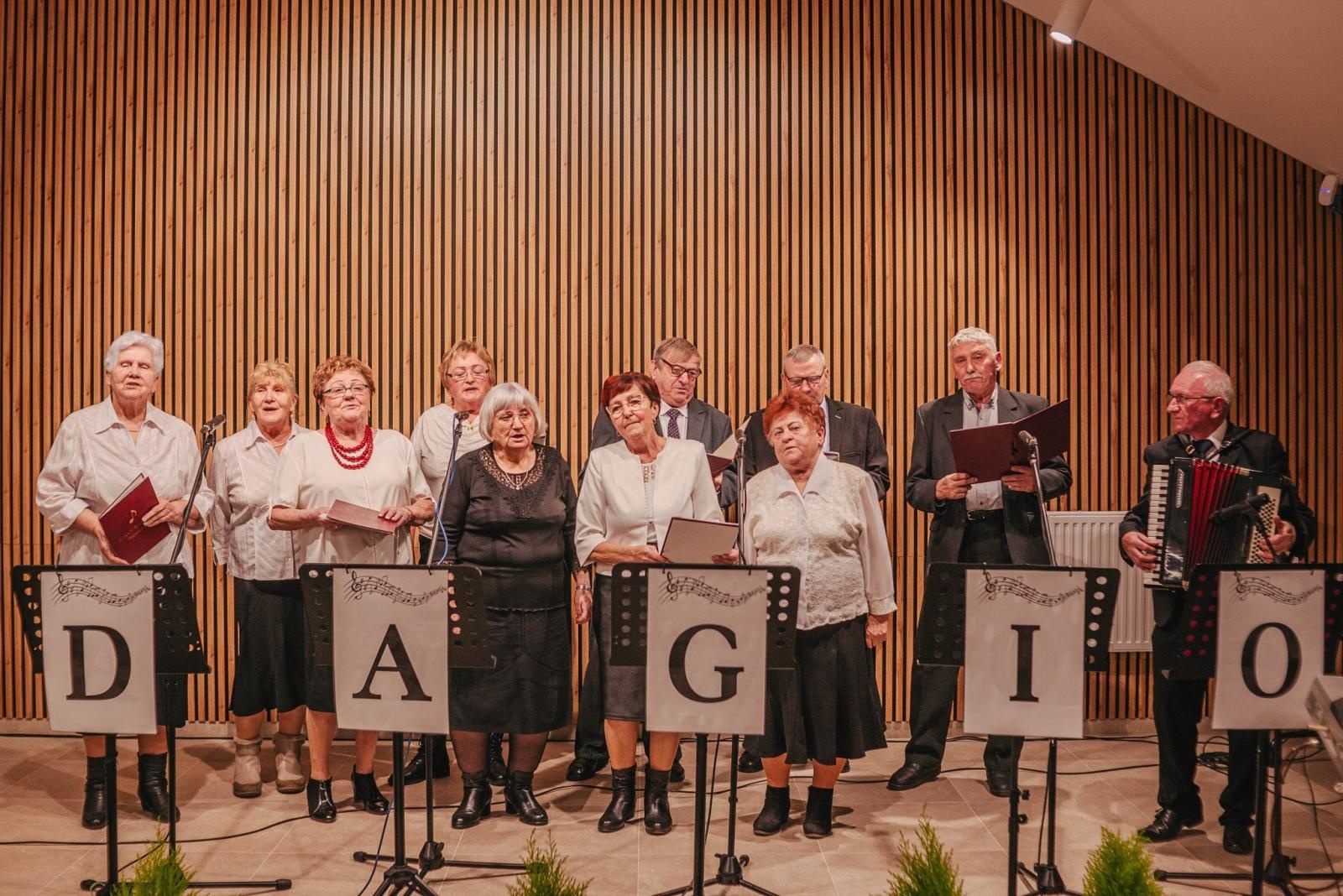 Zdjęcie w galerii na portalu naszwodzislaw.com: Gogołowa: Zespół wokalny Adagio świętował jubileusz 10-lecia [FOTO] wiadomości z regionu