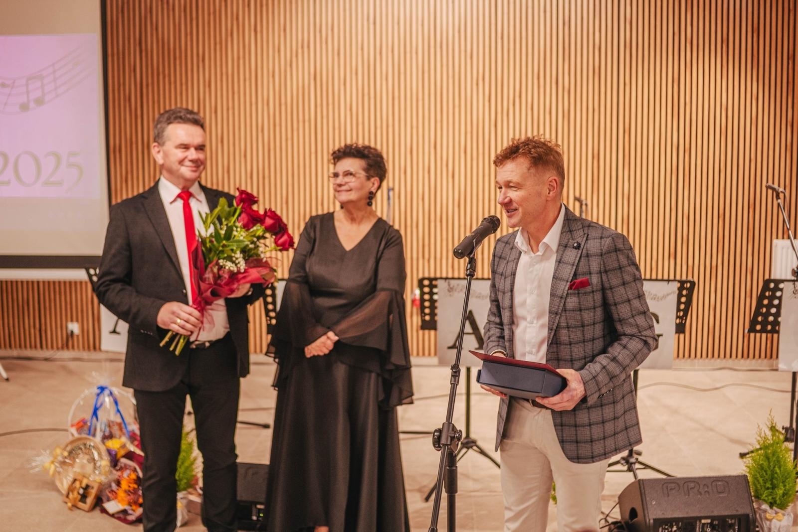 Zdjęcie w galerii na portalu naszwodzislaw.com: Gogołowa: Zespół wokalny Adagio świętował jubileusz 10-lecia [FOTO] wiadomości z regionu