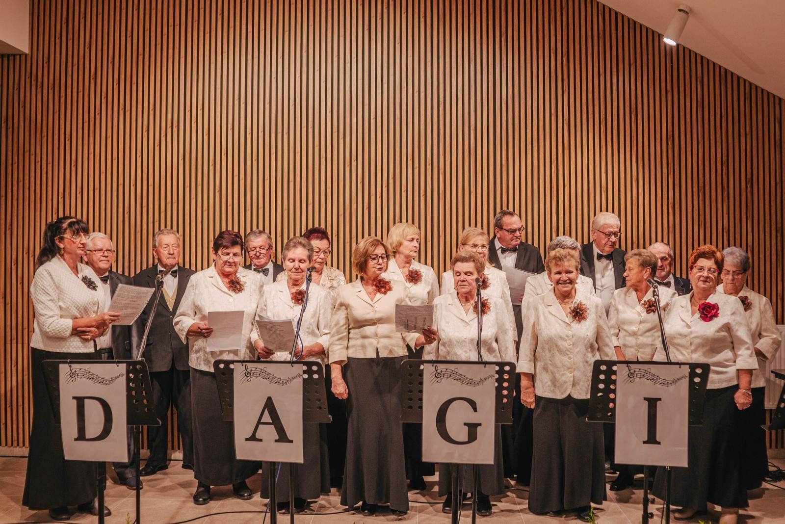 Zdjęcie w galerii na portalu naszwodzislaw.com: Gogołowa: Zespół wokalny Adagio świętował jubileusz 10-lecia [FOTO] wiadomości z regionu
