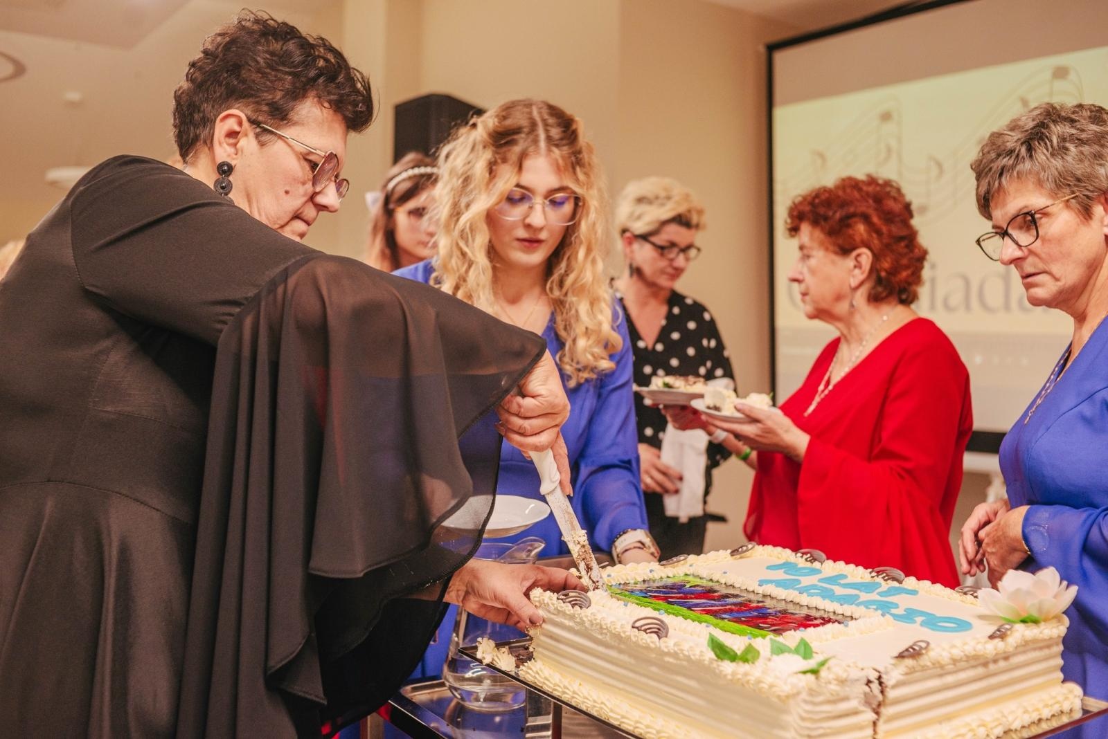 Zdjęcie w galerii na portalu naszwodzislaw.com: Gogołowa: Zespół wokalny Adagio świętował jubileusz 10-lecia [FOTO] wiadomości z regionu