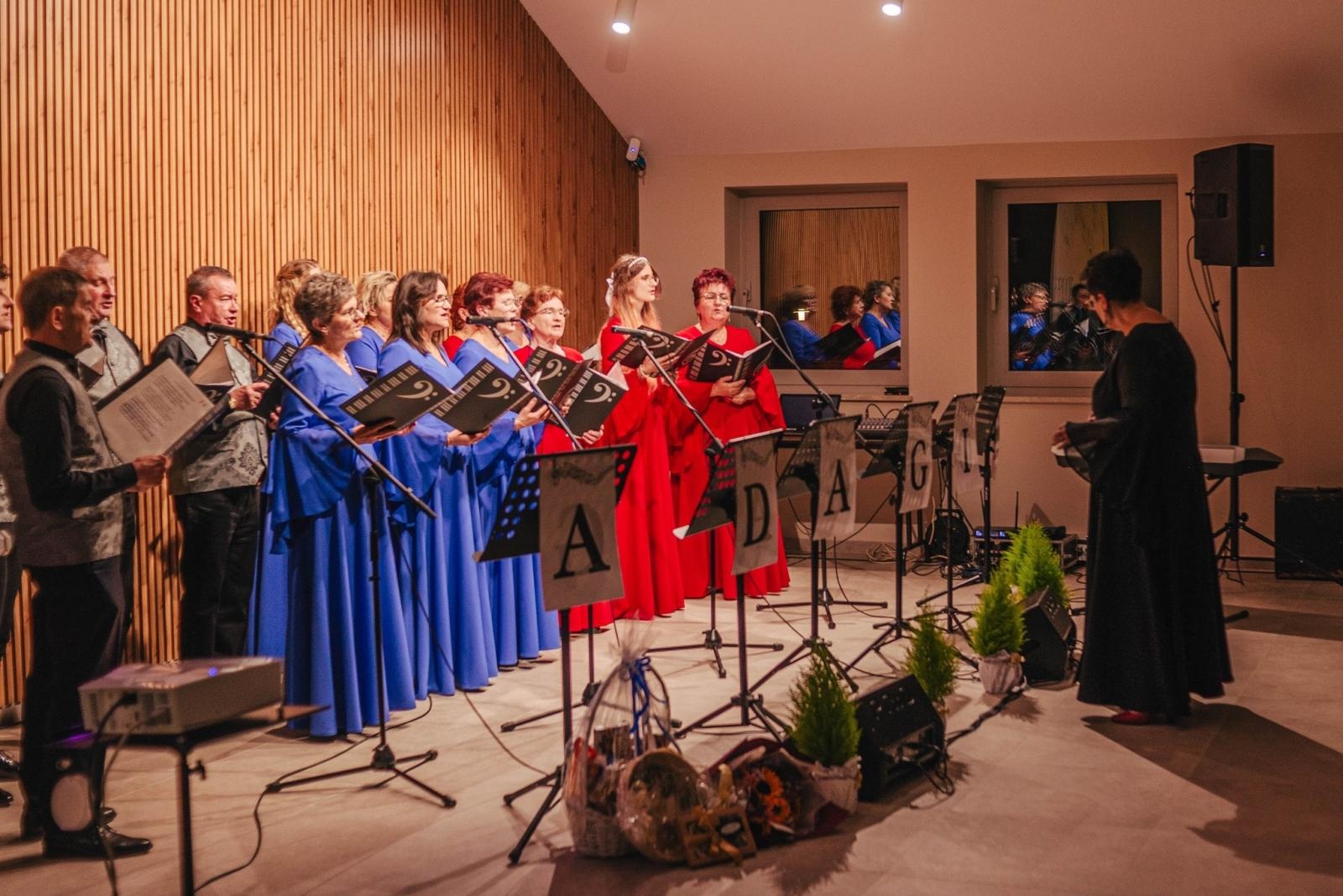 Zdjęcie w galerii na portalu naszwodzislaw.com: Gogołowa: Zespół wokalny Adagio świętował jubileusz 10-lecia [FOTO] wiadomości z regionu