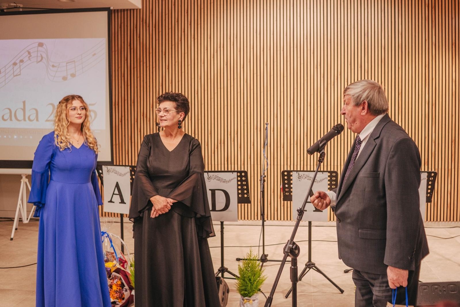 Zdjęcie w galerii na portalu naszwodzislaw.com: Gogołowa: Zespół wokalny Adagio świętował jubileusz 10-lecia [FOTO] wiadomości z regionu