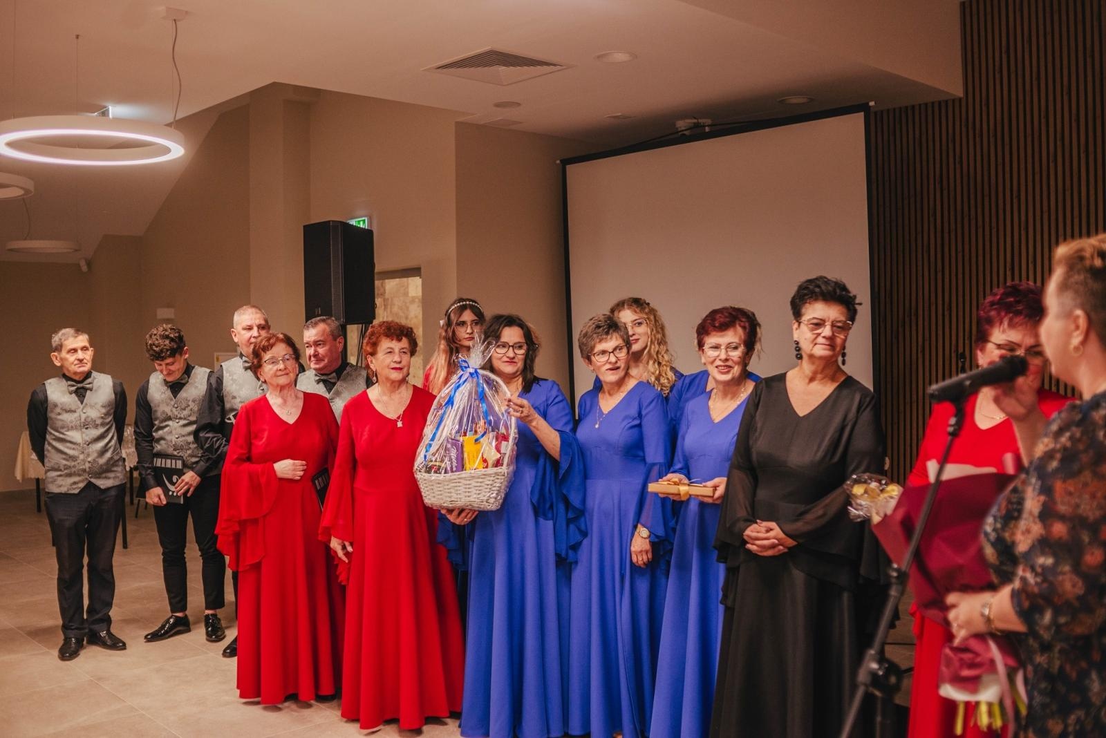 Zdjęcie w galerii na portalu naszwodzislaw.com: Gogołowa: Zespół wokalny Adagio świętował jubileusz 10-lecia [FOTO] wiadomości z regionu