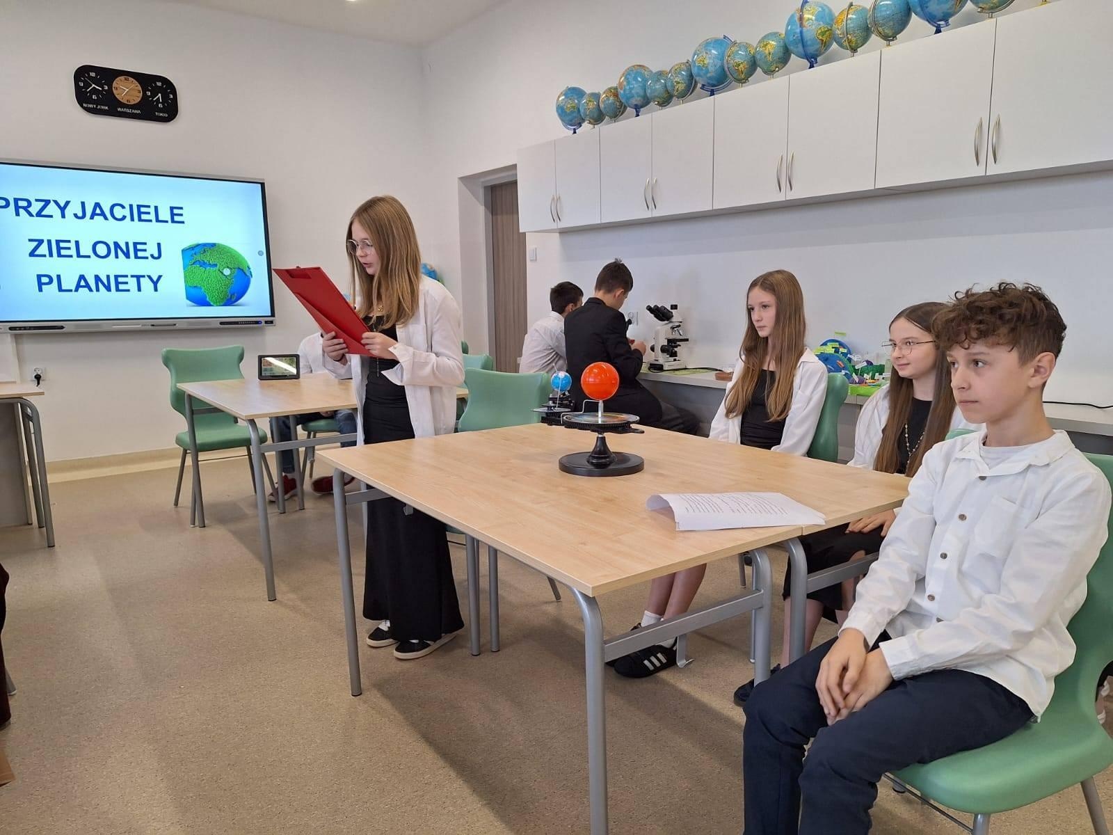 Zdjęcie w galerii na portalu naszwodzislaw.com: W szkole w Mszanie otwarto nową Zieloną Pracownie [FOTO] wiadomości z regionu