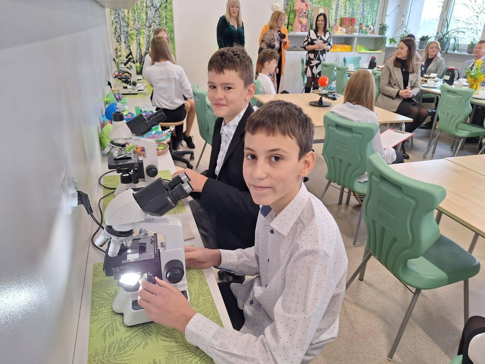 Zdjęcie w galerii na portalu naszwodzislaw.com: W szkole w Mszanie otwarto nową Zieloną Pracownie [FOTO] wiadomości z regionu