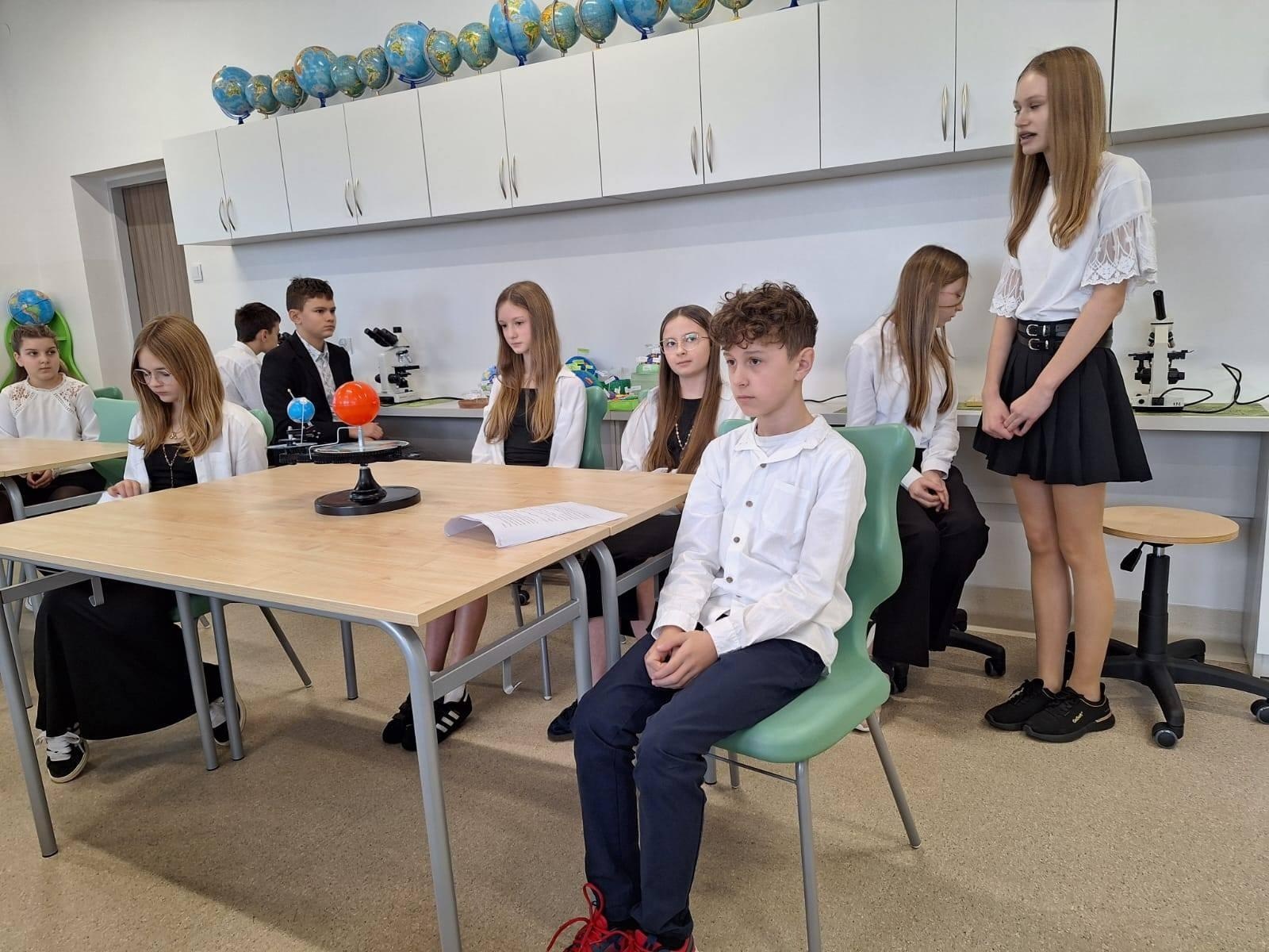 Zdjęcie w galerii na portalu naszwodzislaw.com: W szkole w Mszanie otwarto nową Zieloną Pracownie [FOTO] wiadomości z regionu