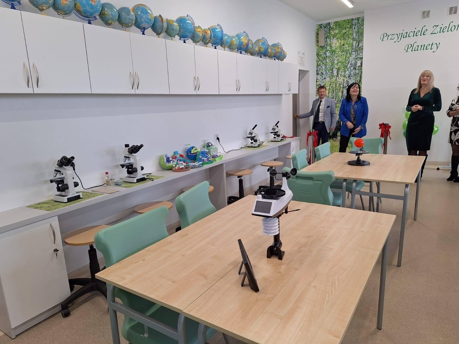 Zdjęcie w galerii na portalu naszwodzislaw.com: W szkole w Mszanie otwarto nową Zieloną Pracownie [FOTO] wiadomości z regionu