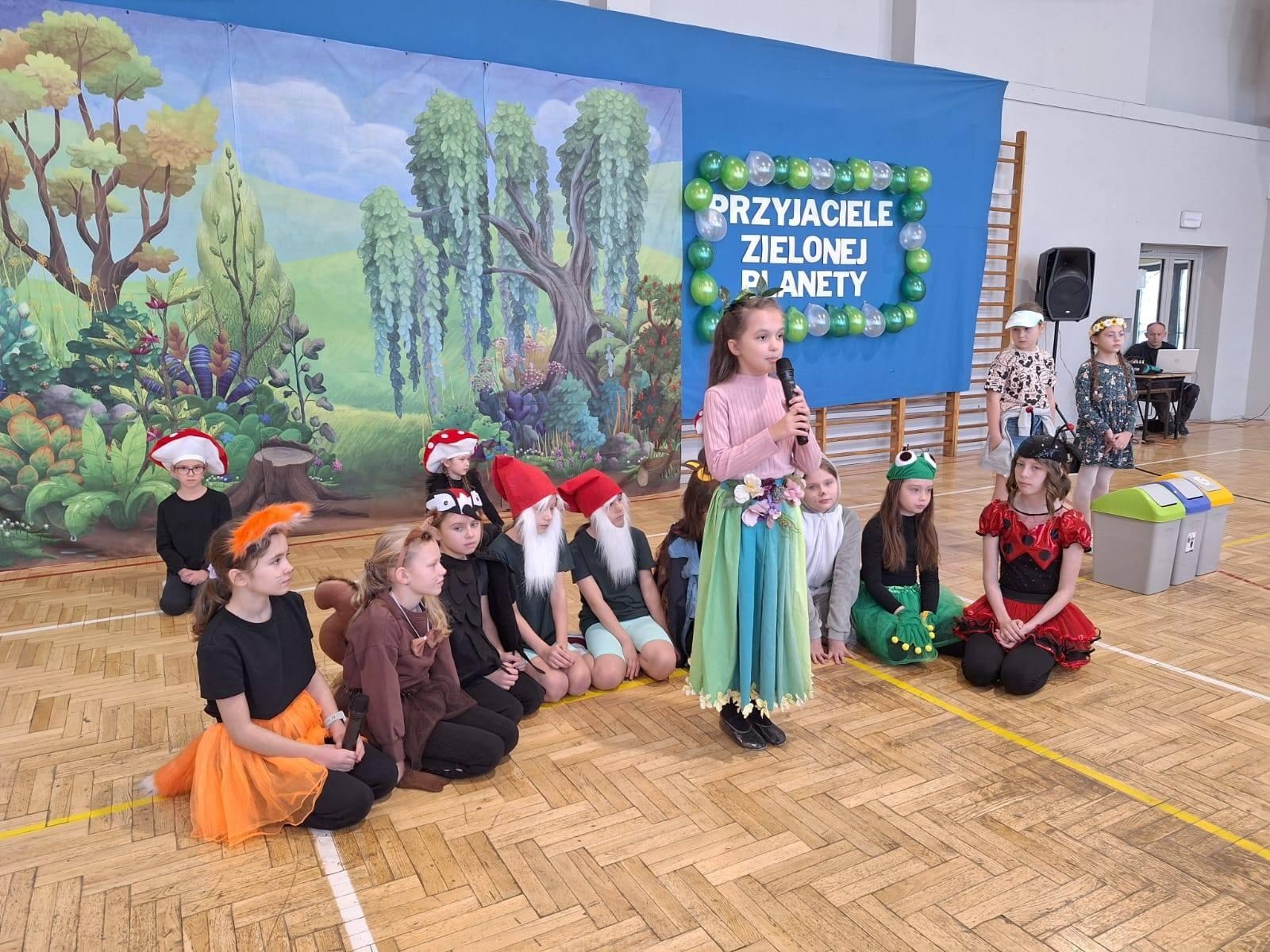 Zdjęcie w galerii na portalu naszwodzislaw.com: W szkole w Mszanie otwarto nową Zieloną Pracownie [FOTO] wiadomości z regionu