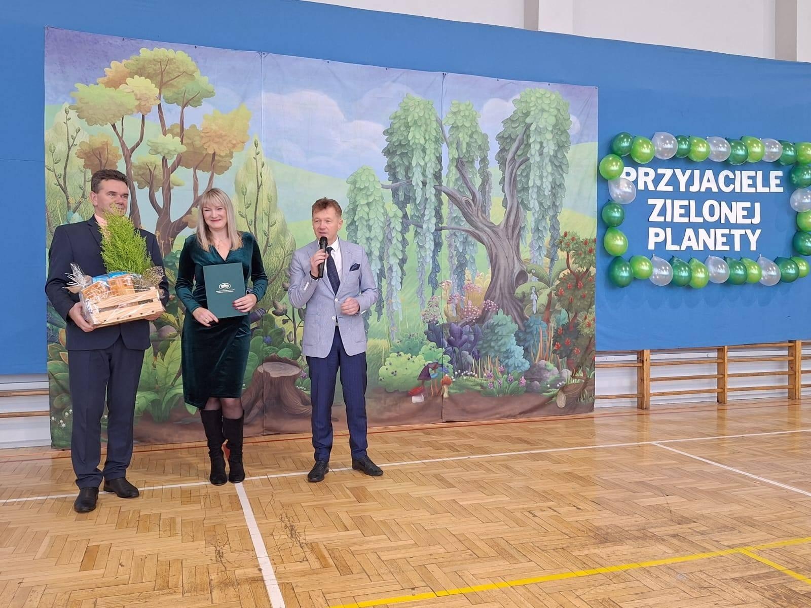 Zdjęcie w galerii na portalu naszwodzislaw.com: W szkole w Mszanie otwarto nową Zieloną Pracownie [FOTO] wiadomości z regionu