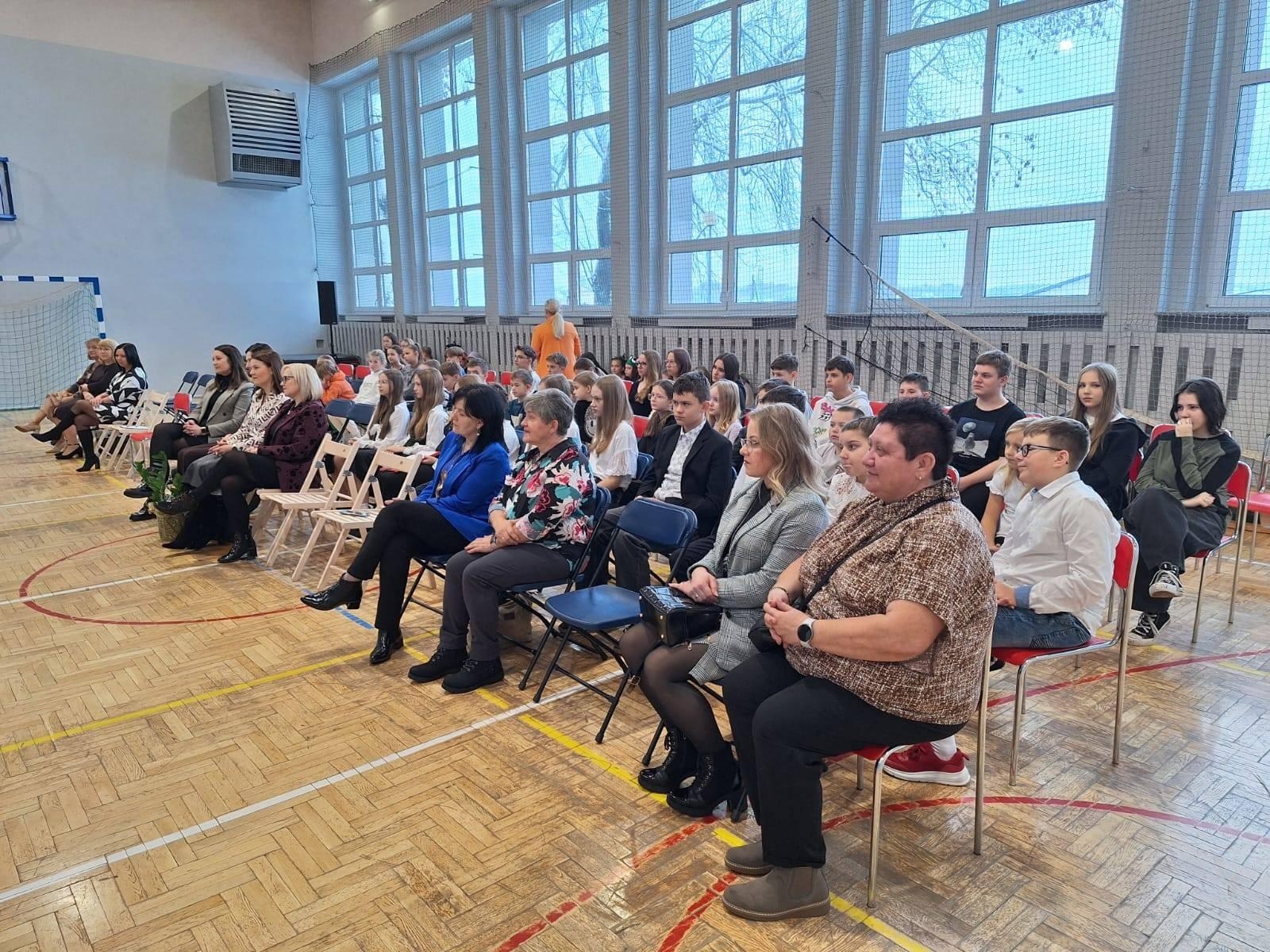 Zdjęcie w galerii na portalu naszwodzislaw.com: W szkole w Mszanie otwarto nową Zieloną Pracownie [FOTO] wiadomości z regionu