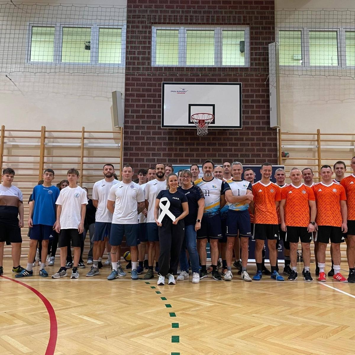 Zdjęcie w galerii na portalu naszwodzislaw.com: Sport przeciw przemocy – wyjątkowy mecz w ramach kampanii Białej Wstążki wiadomości z regionu