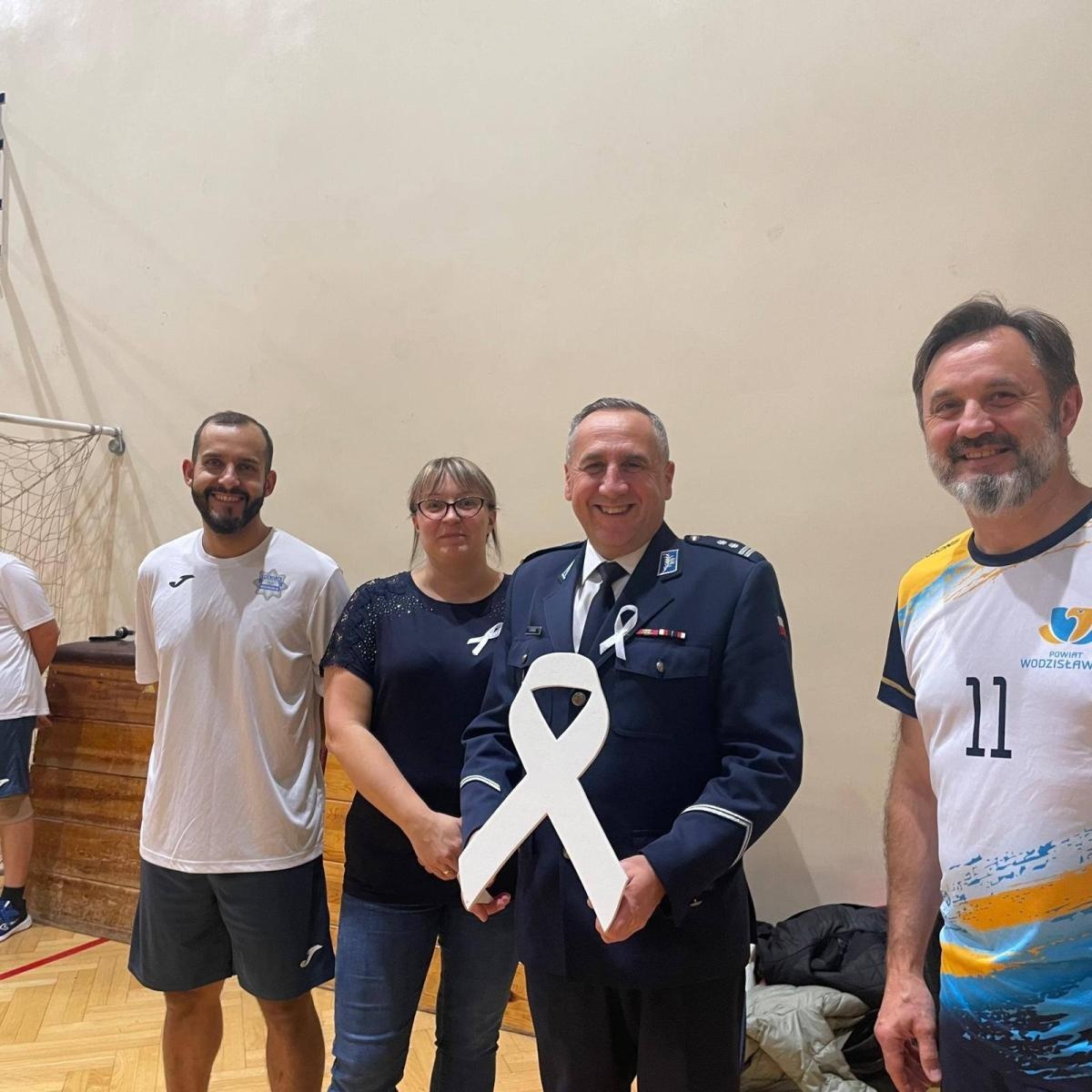Zdjęcie w galerii na portalu naszwodzislaw.com: Sport przeciw przemocy – wyjątkowy mecz w ramach kampanii Białej Wstążki wiadomości z regionu