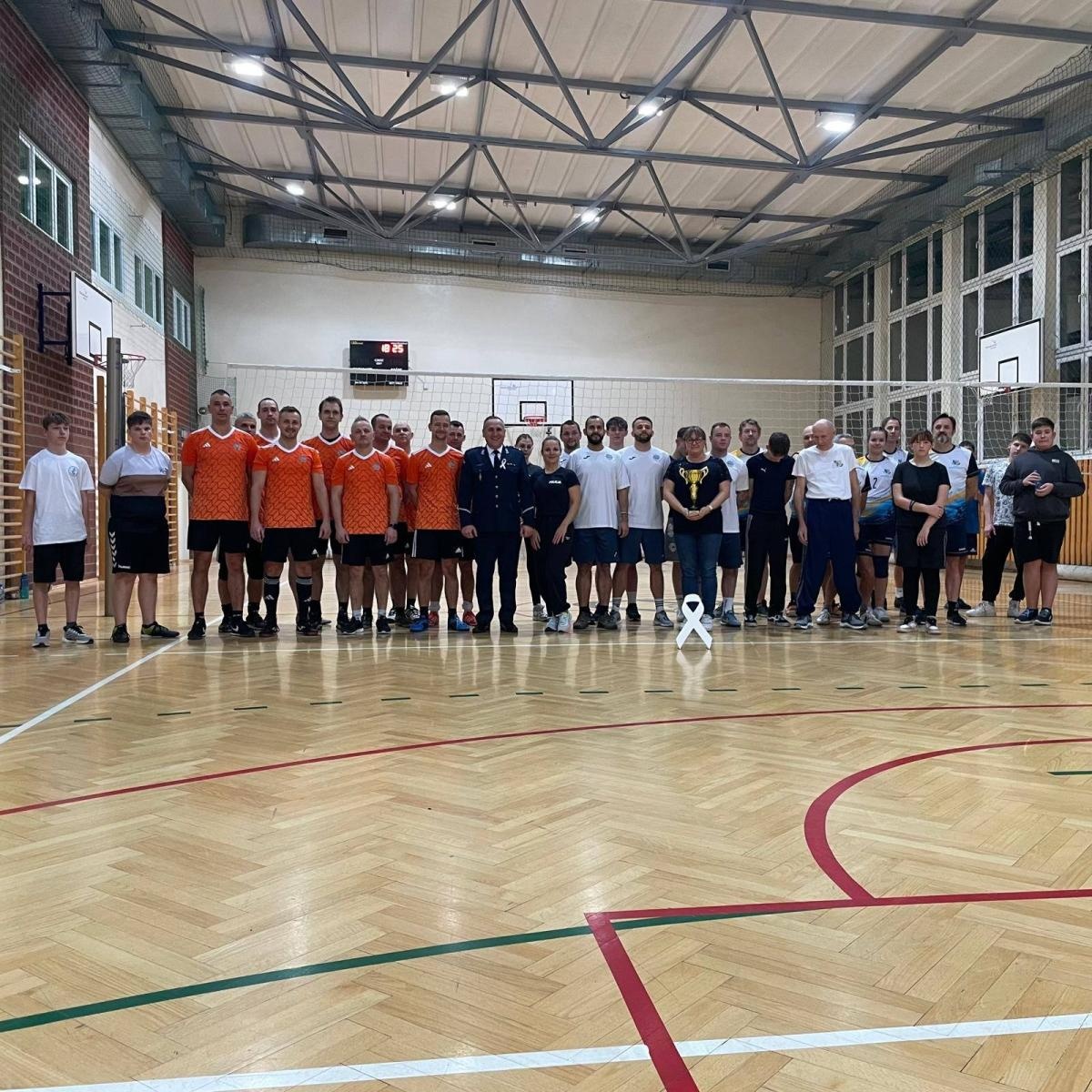 Zdjęcie w galerii na portalu naszwodzislaw.com: Sport przeciw przemocy – wyjątkowy mecz w ramach kampanii Białej Wstążki wiadomości z regionu