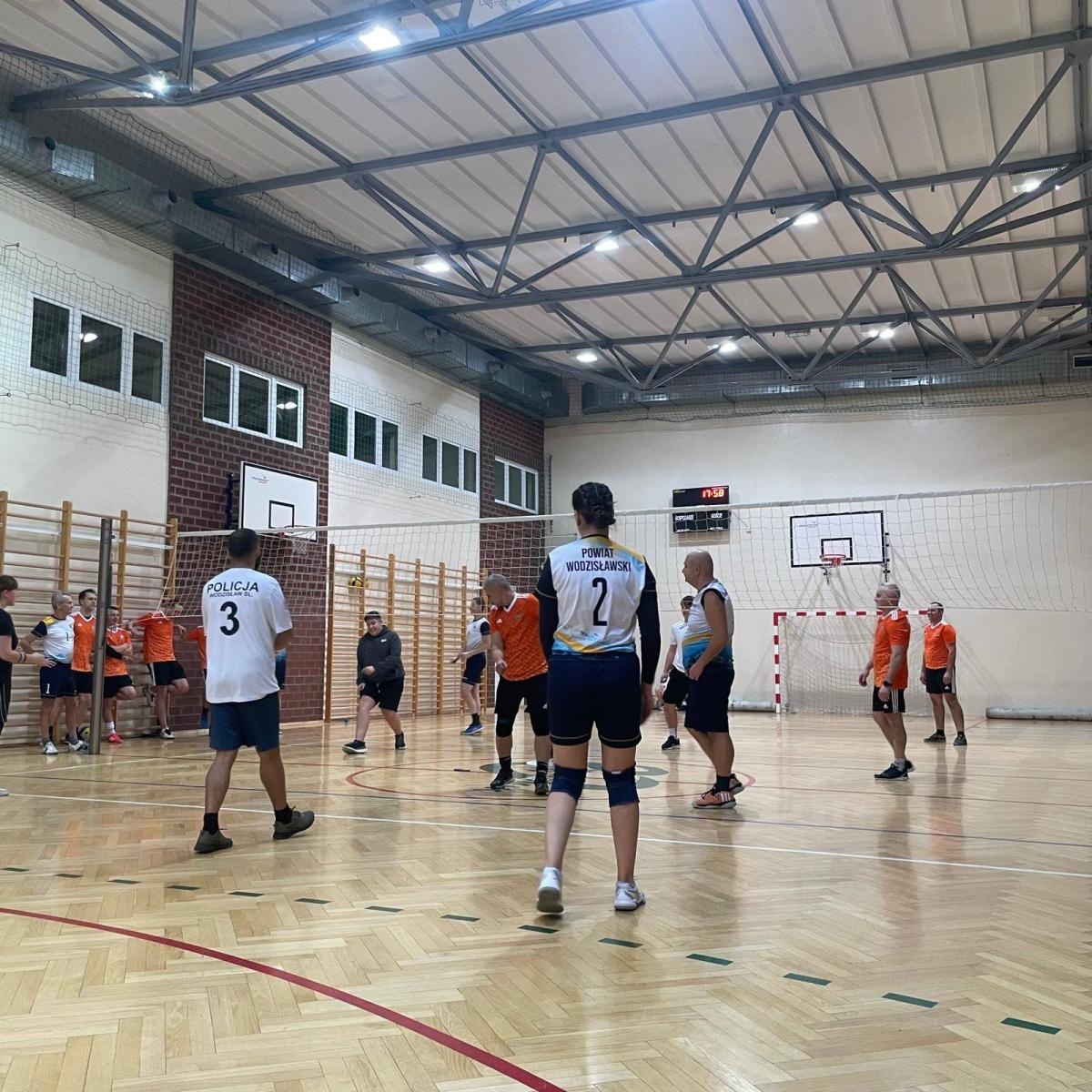 Zdjęcie w galerii na portalu naszwodzislaw.com: Sport przeciw przemocy – wyjątkowy mecz w ramach kampanii Białej Wstążki wiadomości z regionu