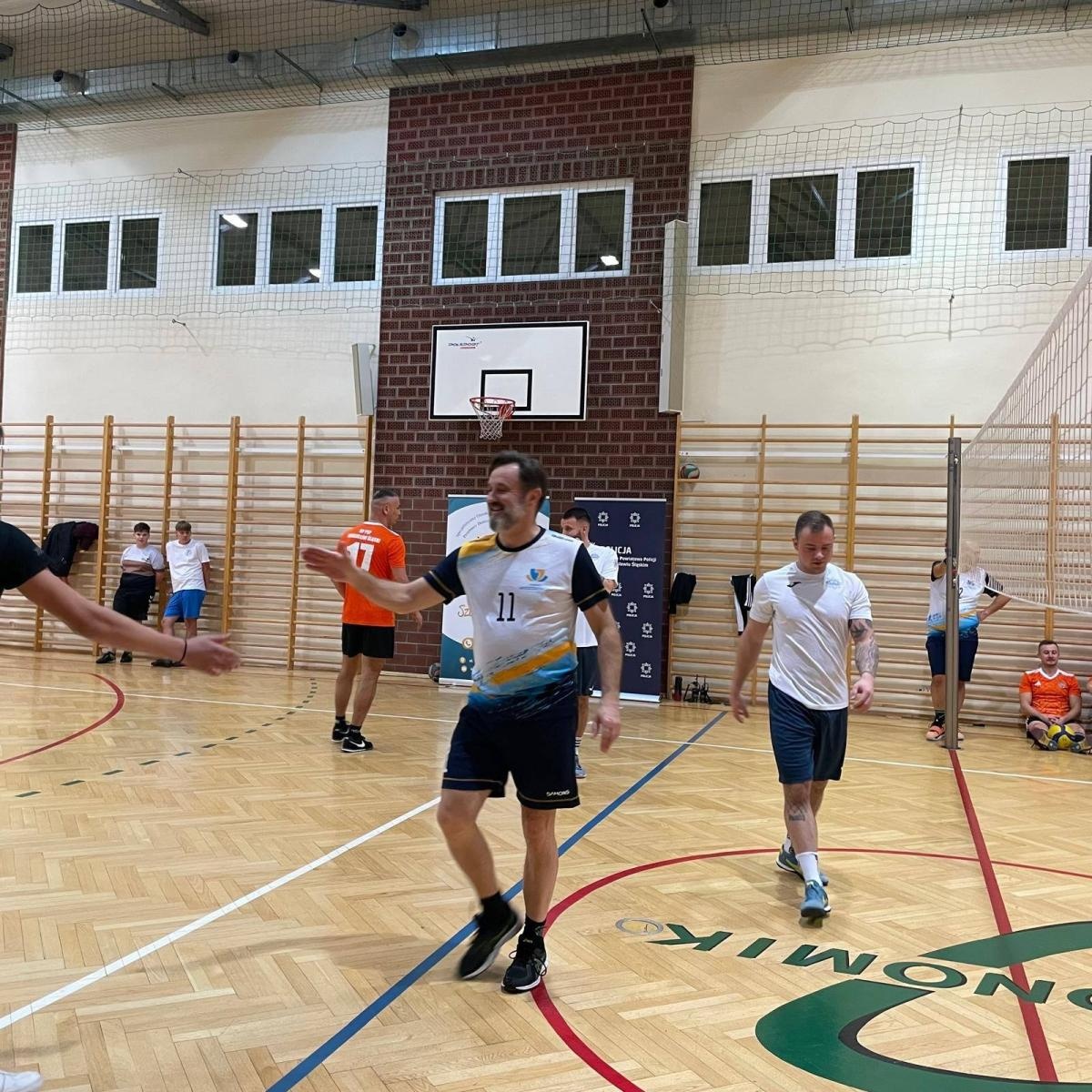 Zdjęcie w galerii na portalu naszwodzislaw.com: Sport przeciw przemocy – wyjątkowy mecz w ramach kampanii Białej Wstążki wiadomości z regionu