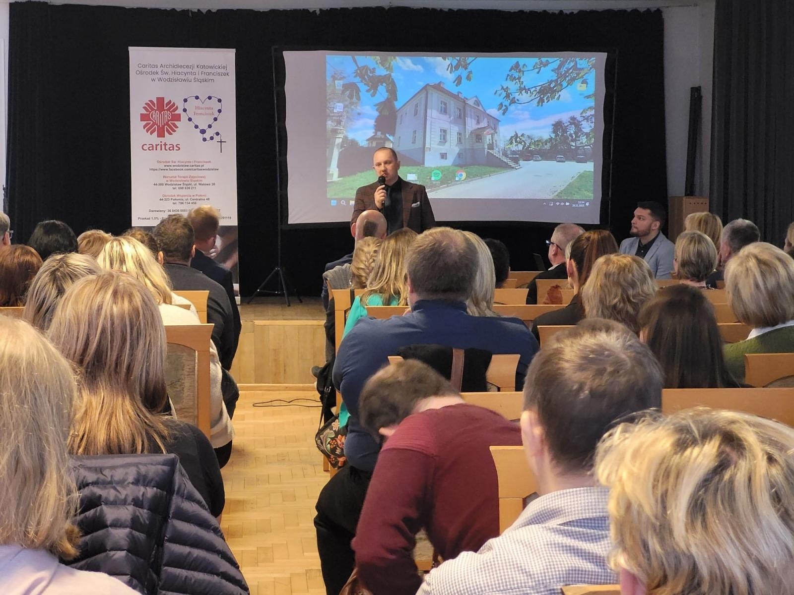 Zdjęcie w galerii na portalu naszwodzislaw.com: Europejskie rozwiązania w zakresie wsparcia osób z niepełnosprawnościami. Podsumowanie X Konferencji w Połomi wiadomości z regionu