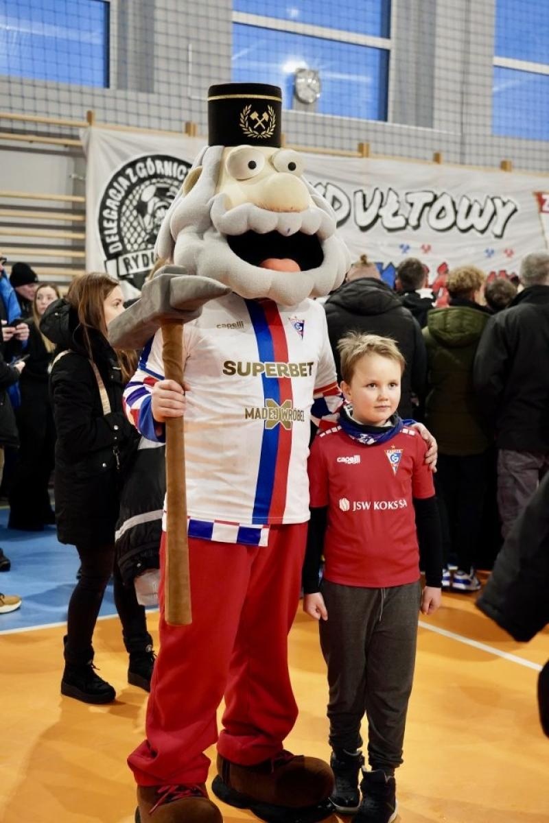 Zdjęcie w galerii na portalu naszwodzislaw.com: Rydułtowy: Za nami wspaniałe spotkanie z piłkarzami Górnika Zabrze wiadomości z regionu