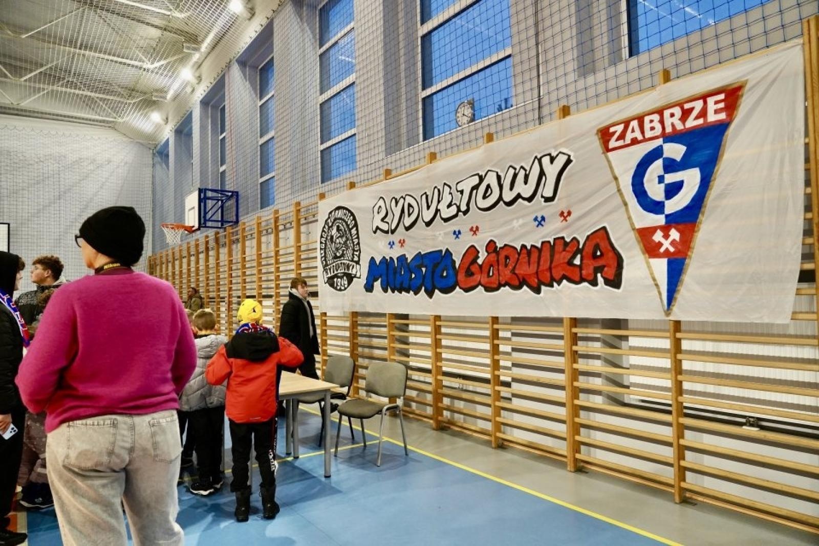 Zdjęcie w galerii na portalu naszwodzislaw.com: Rydułtowy: Za nami wspaniałe spotkanie z piłkarzami Górnika Zabrze wiadomości z regionu