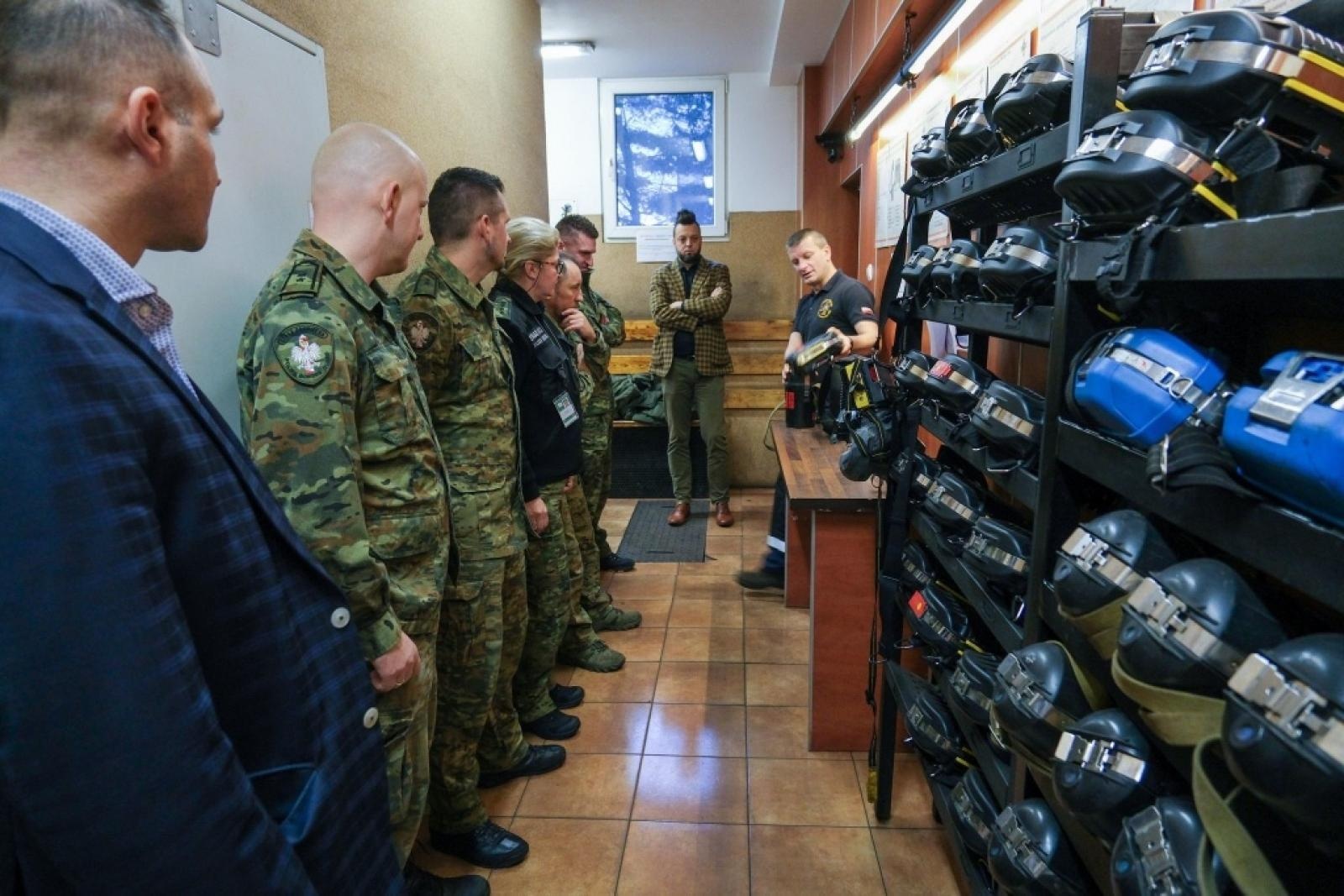 Zdjęcie w galerii na portalu naszwodzislaw.com: Szkolenie psów służbowych 1080 metrów pod ziemią wiadomości z regionu