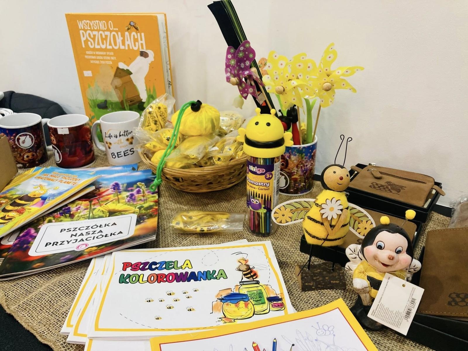 Zdjęcie w galerii na portalu naszwodzislaw.com: Miód, świece i atrakcje. Jarmark Pszczeli w Gorzycach za nami  wiadomości z regionu