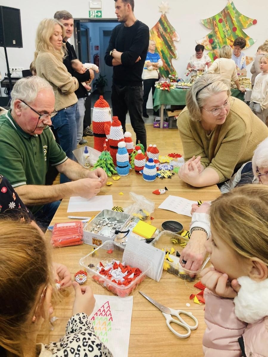 Zdjęcie w galerii na portalu naszwodzislaw.com: Miód, świece i atrakcje. Jarmark Pszczeli w Gorzycach za nami  wiadomości z regionu