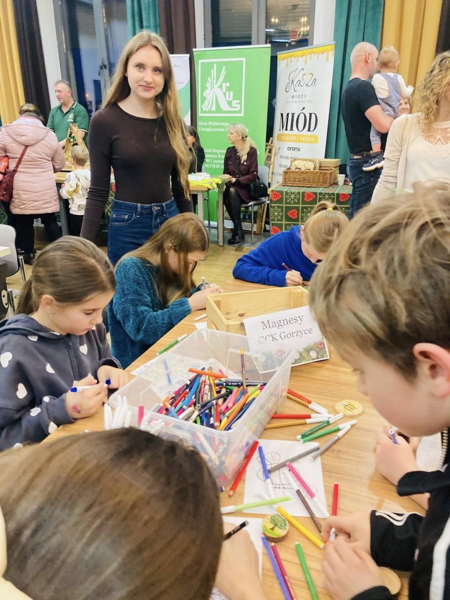 Zdjęcie w galerii na portalu naszwodzislaw.com: Miód, świece i atrakcje. Jarmark Pszczeli w Gorzycach za nami  wiadomości z regionu