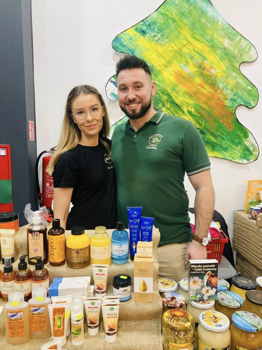 Zdjęcie w galerii na portalu naszwodzislaw.com: Miód, świece i atrakcje. Jarmark Pszczeli w Gorzycach za nami  wiadomości z regionu
