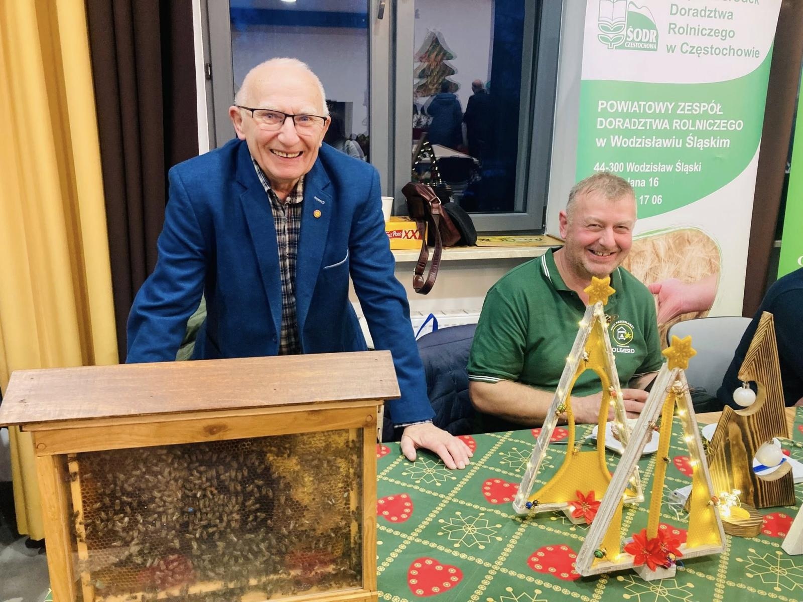 Zdjęcie w galerii na portalu naszwodzislaw.com: Miód, świece i atrakcje. Jarmark Pszczeli w Gorzycach za nami  wiadomości z regionu