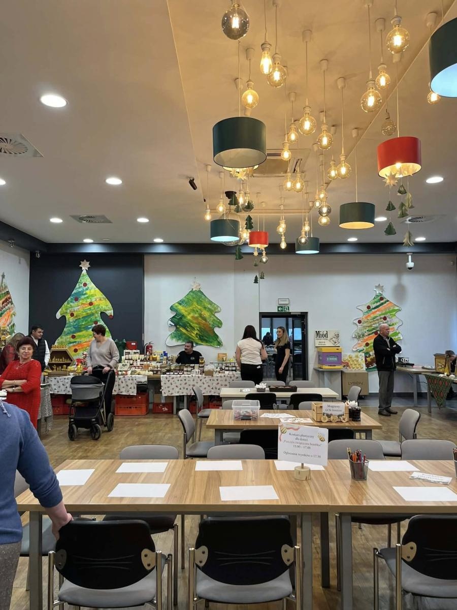 Zdjęcie w galerii na portalu naszwodzislaw.com: Miód, świece i atrakcje. Jarmark Pszczeli w Gorzycach za nami  wiadomości z regionu