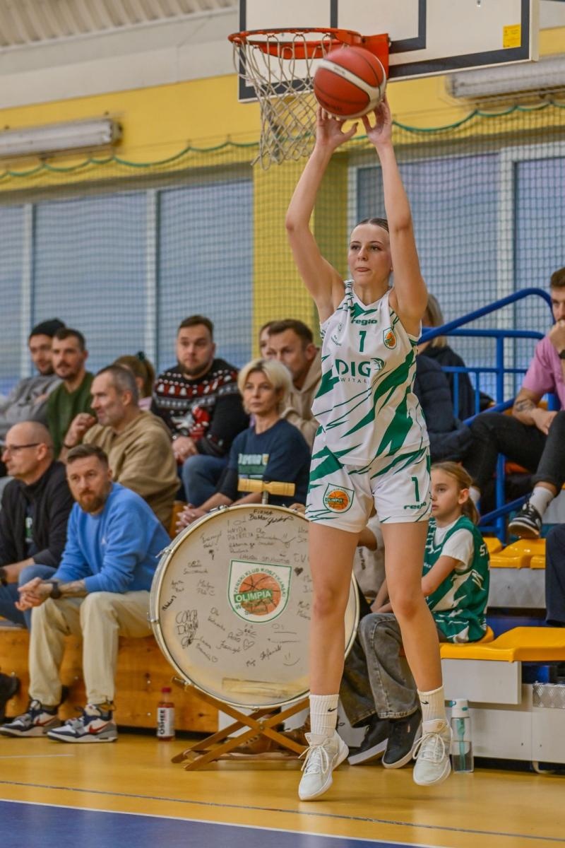 Zdjęcie w galerii na portalu naszwodzislaw.com: Koszykarki ŻKK Olimpia stawiły czoła liderowi tabeli.Zapowiedź postępu mimo porażki [FOTO] wiadomości z regionu
