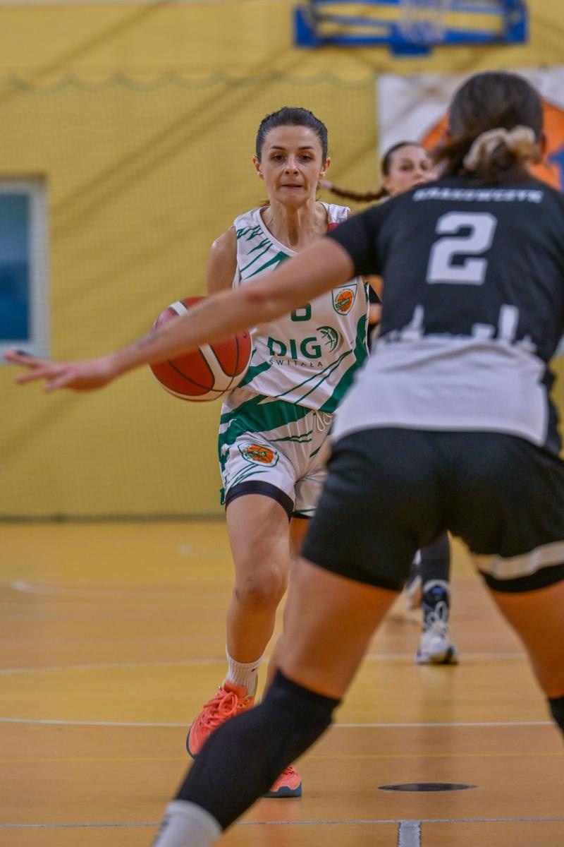 Zdjęcie w galerii na portalu naszwodzislaw.com: Koszykarki ŻKK Olimpia stawiły czoła liderowi tabeli.Zapowiedź postępu mimo porażki [FOTO] wiadomości z regionu