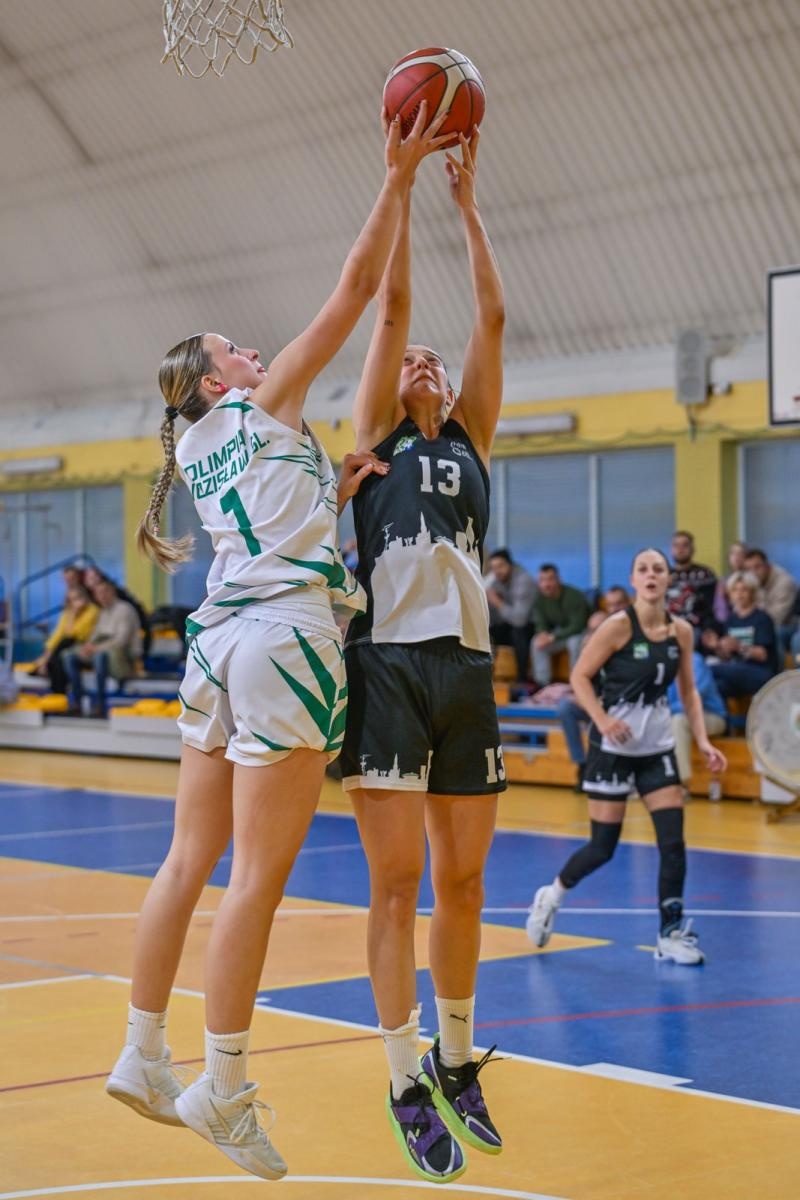 Zdjęcie w galerii na portalu naszwodzislaw.com: Koszykarki ŻKK Olimpia stawiły czoła liderowi tabeli.Zapowiedź postępu mimo porażki [FOTO] wiadomości z regionu